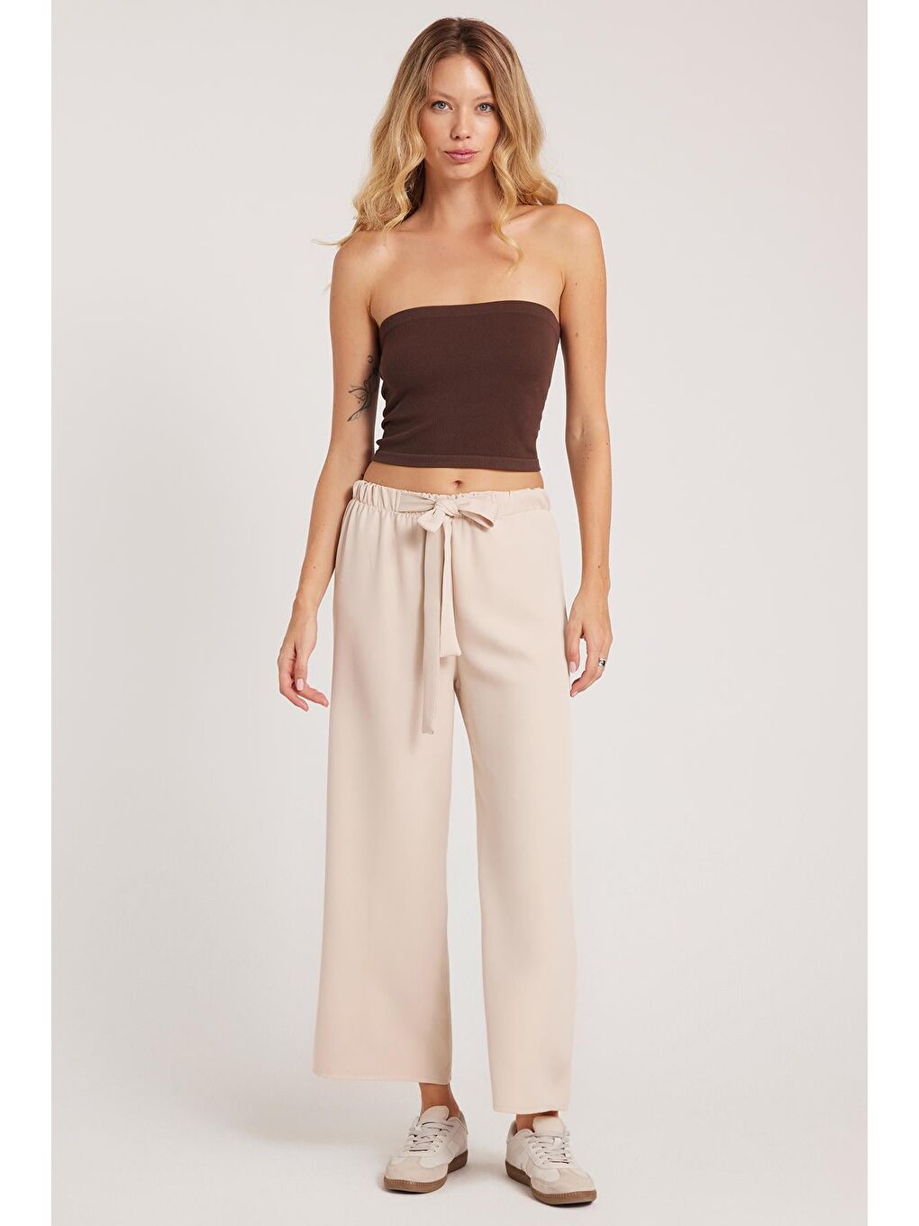 Kadın Relax Fit Rahat Kesim Lastikli Kuşak Bağlamalı Geniş Paça Açık Bej Pantolon-4