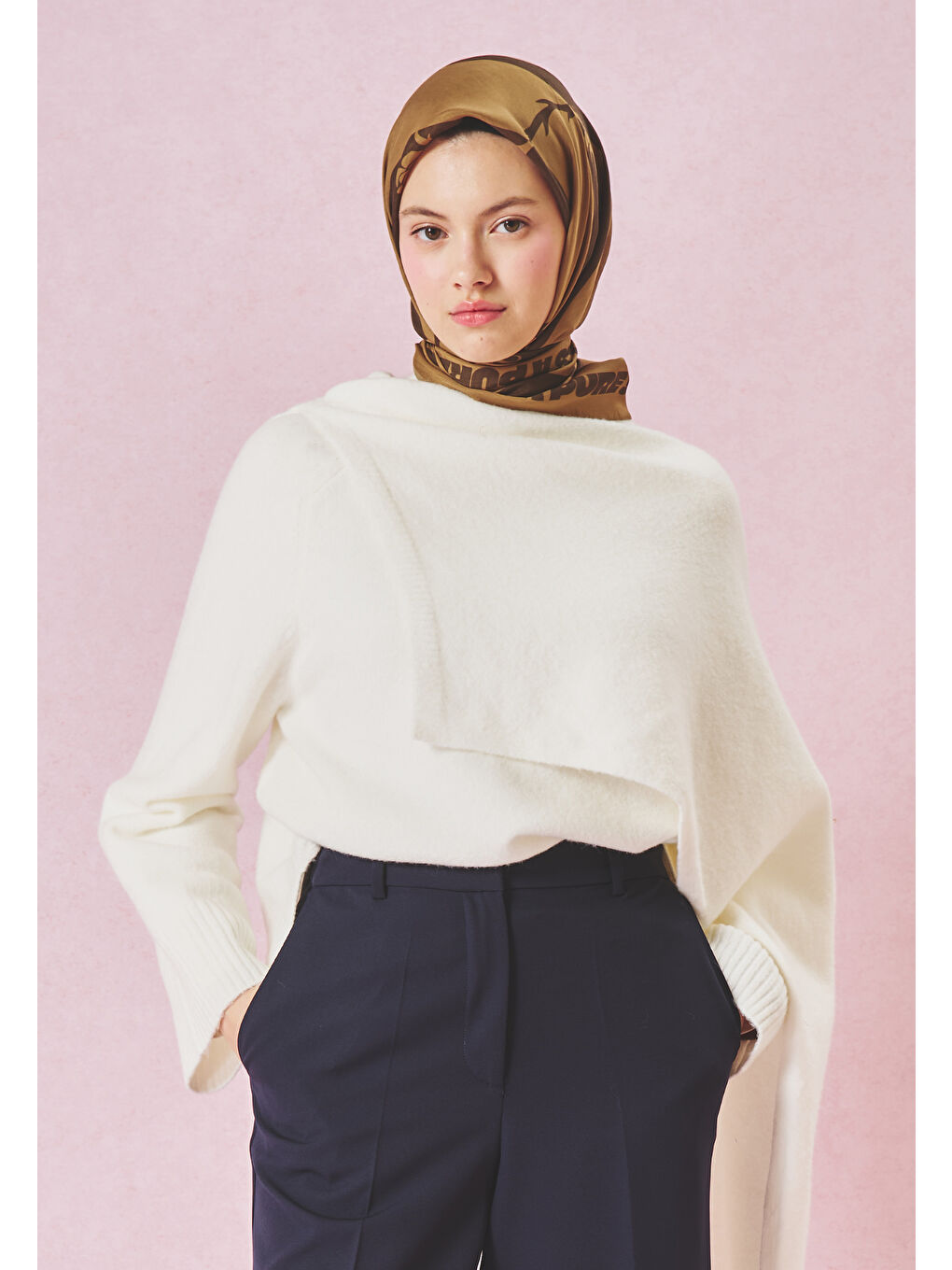 Kahverengi LOVE REVERIE DESEN FLOŞ VİSKON EŞARP ROASTED COFFEE-3