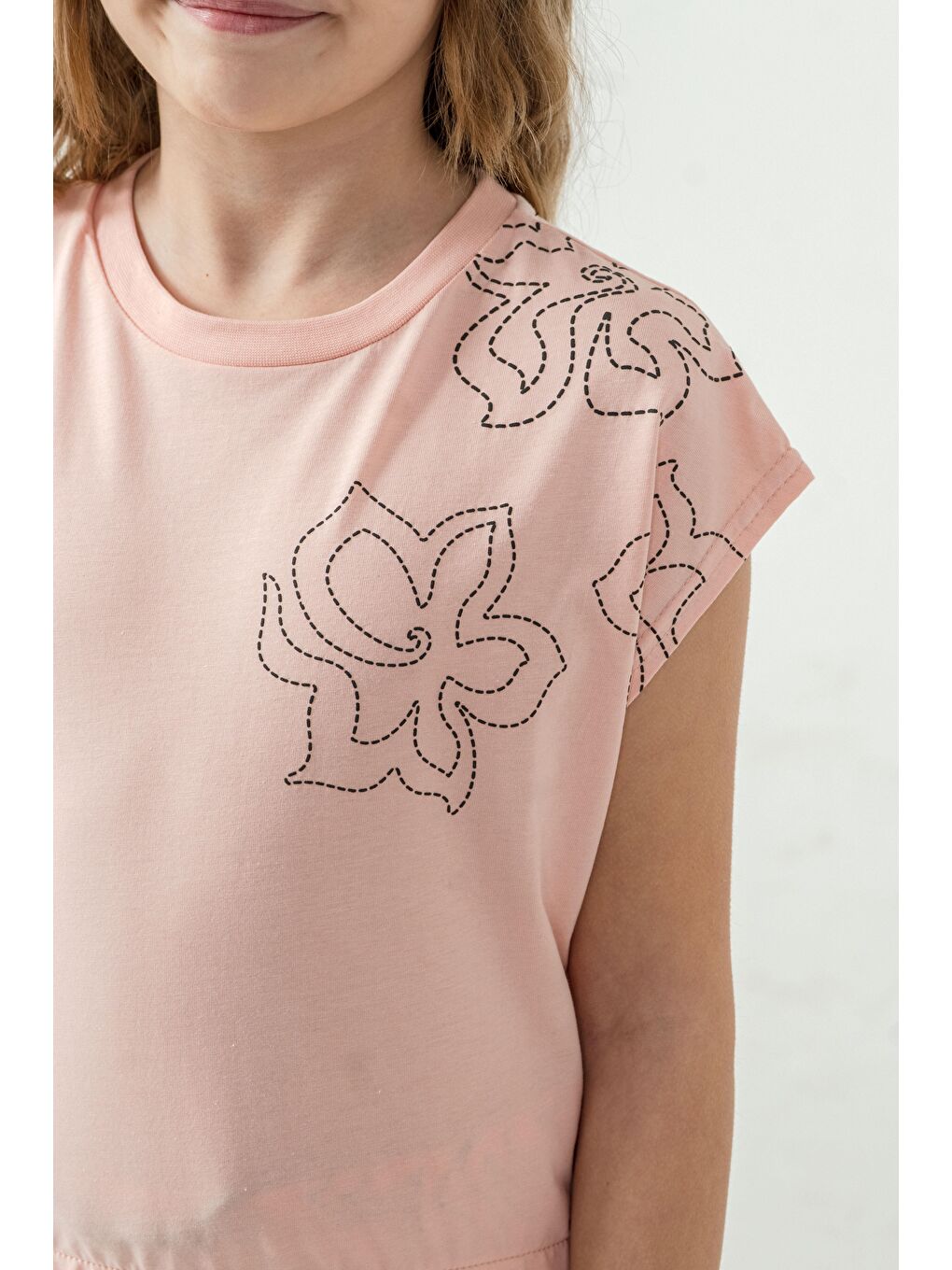 Pembe Üst Sol Omuz Baskılı Alt Tüm Alan Baskılı Kız Çocuk Şort - Tişört Takımı-3