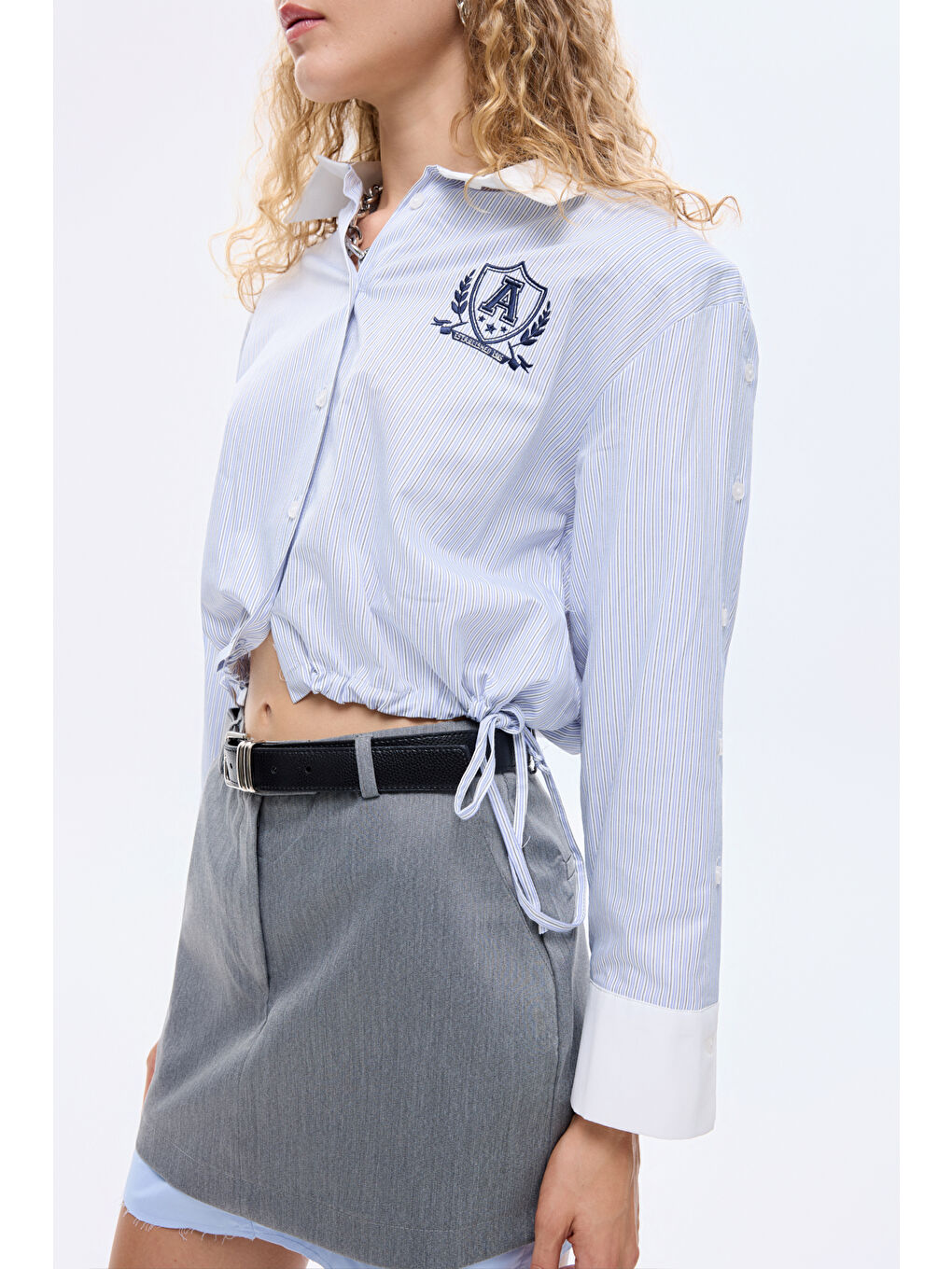 Çizgili Manşet Kol Arma Nakışlı Gömlek Mavi-2