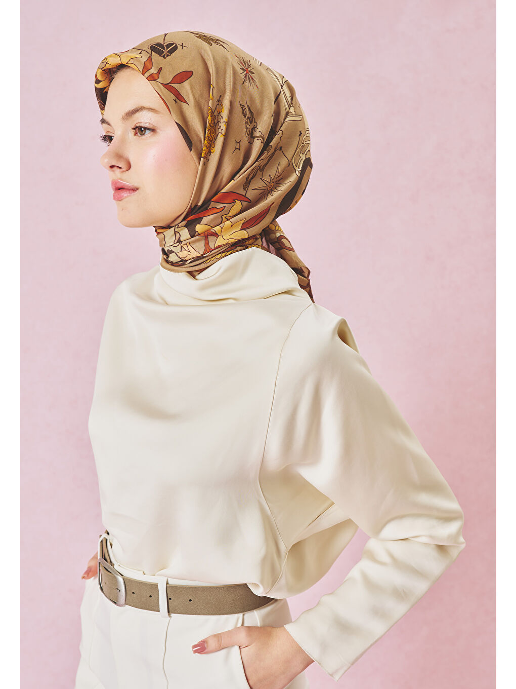 Bej FAIRYTALE CASTLE DESEN FLOŞ VİSKON EŞARP TOFFEENUT-1