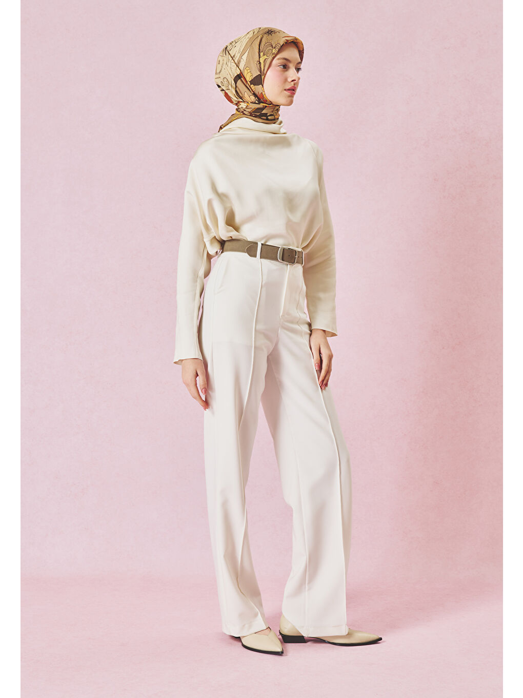 Bej FAIRYTALE CASTLE DESEN FLOŞ VİSKON EŞARP TOFFEENUT-4