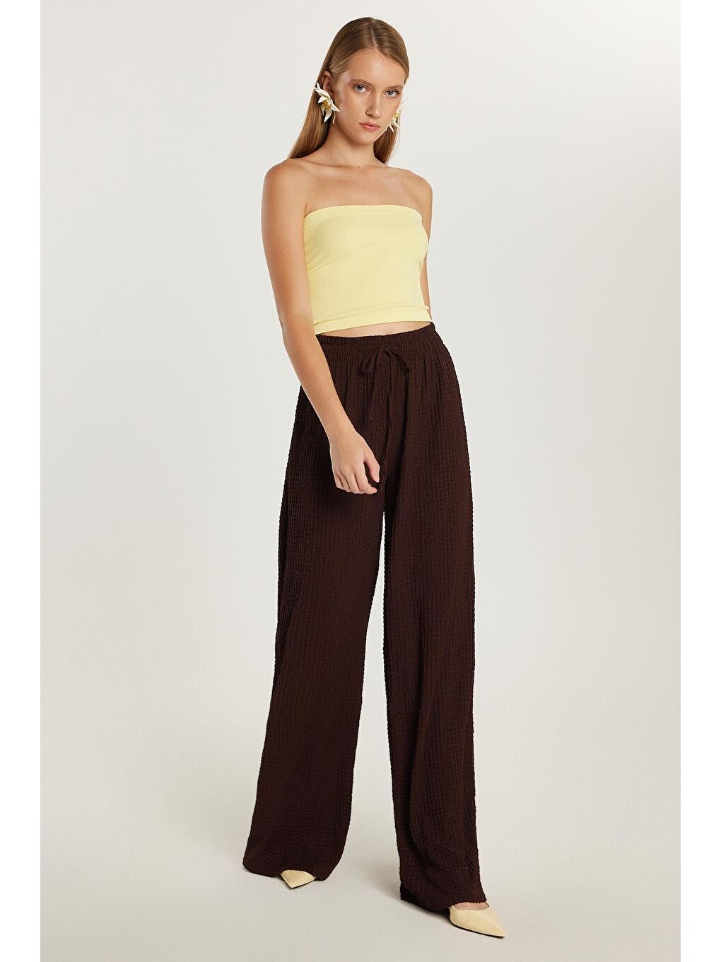 Kadın Slim Fit Dar Kesim Beli Lastikli Büzgülü İspanyol Paça Kahverengi Pantolon-3