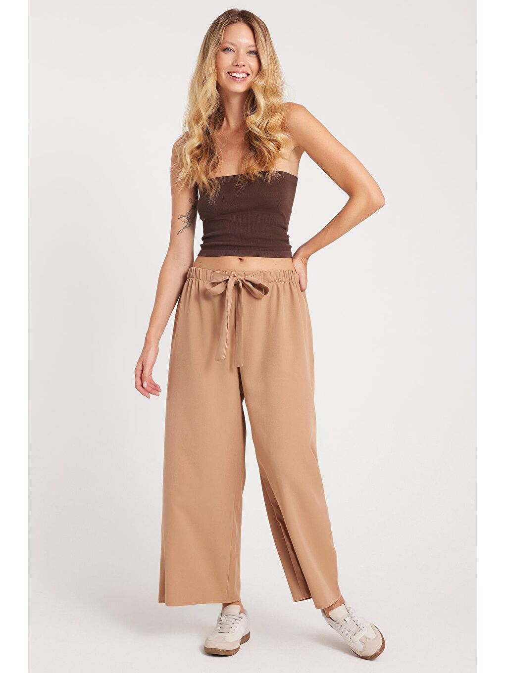 Kadın Relax Fit Rahat Kesim Lastikli Kuşak Bağlamalı Geniş Paça Bej Pantolon-1