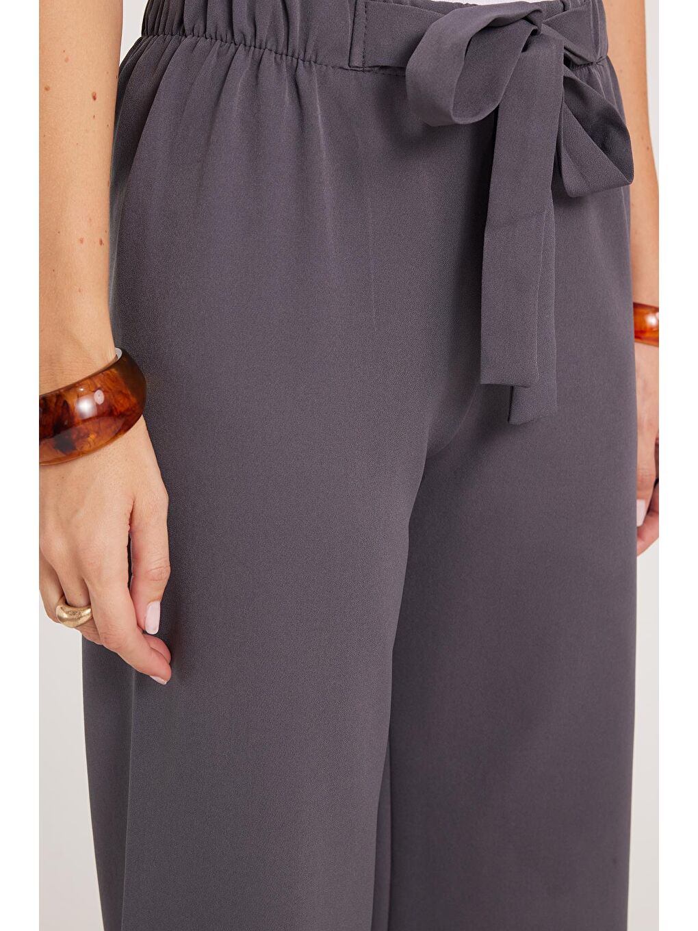 Kadın Relax Fit Rahat Kesim Lastikli Kuşak Bağlamalı Geniş Paça Antrasit Pantolon-2