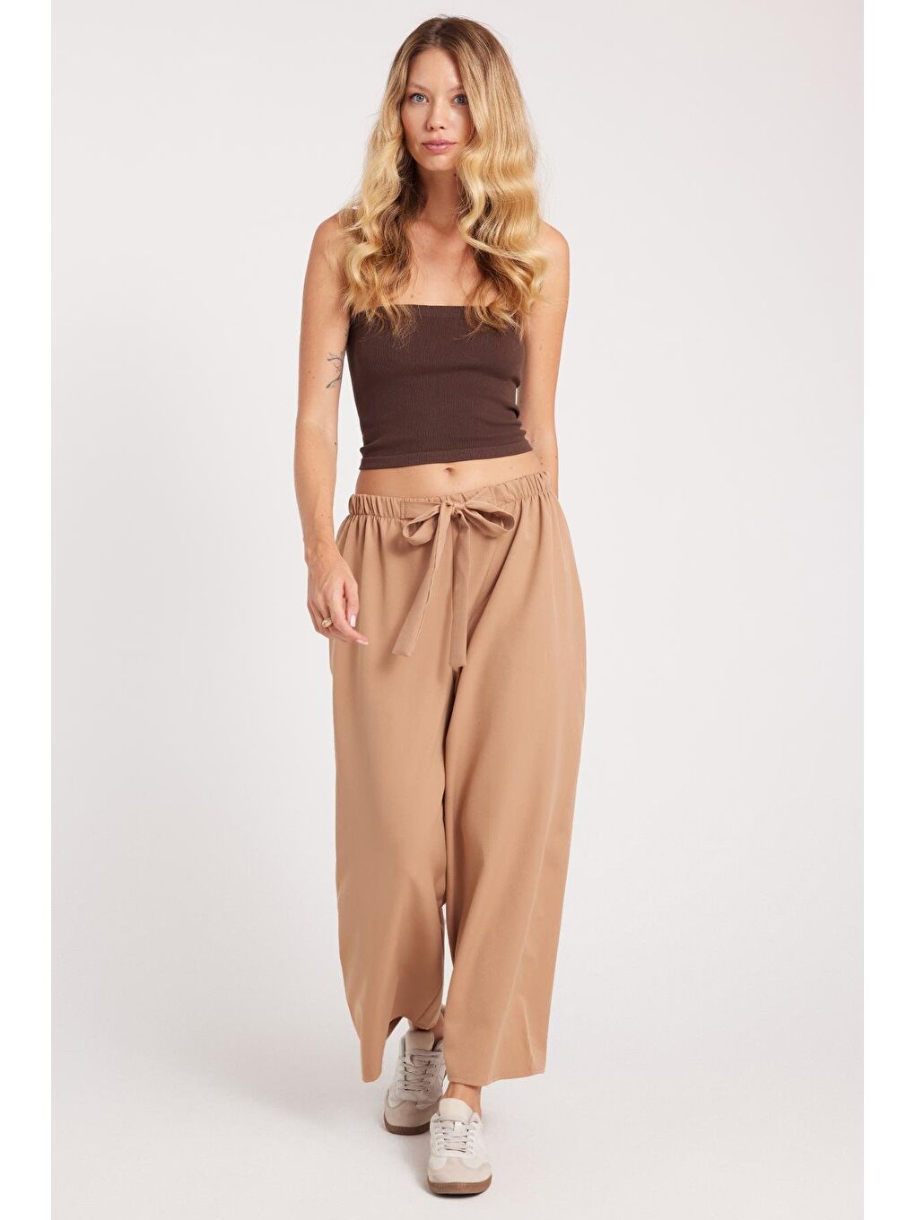 Kadın Relax Fit Rahat Kesim Lastikli Kuşak Bağlamalı Geniş Paça Bej Pantolon-3