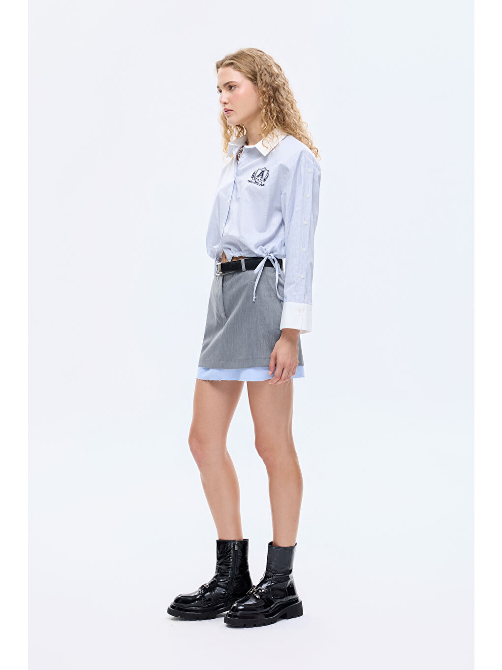 Çizgili Manşet Kol Arma Nakışlı Gömlek Mavi-3