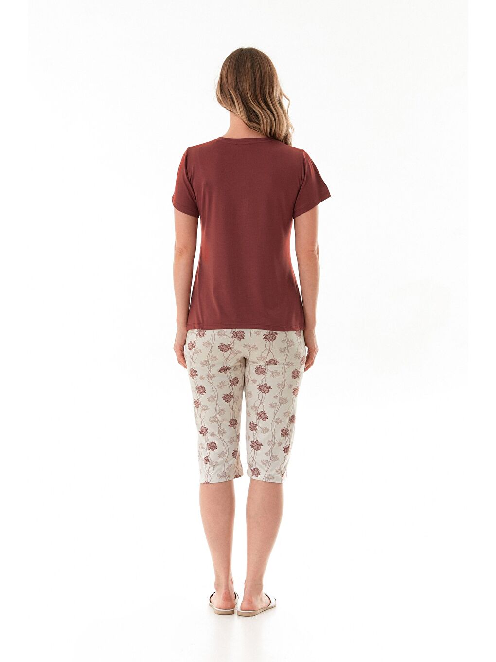 Bordo Çiçek Desenli Kısa Kollu  Kapri Pijama Takımı-2