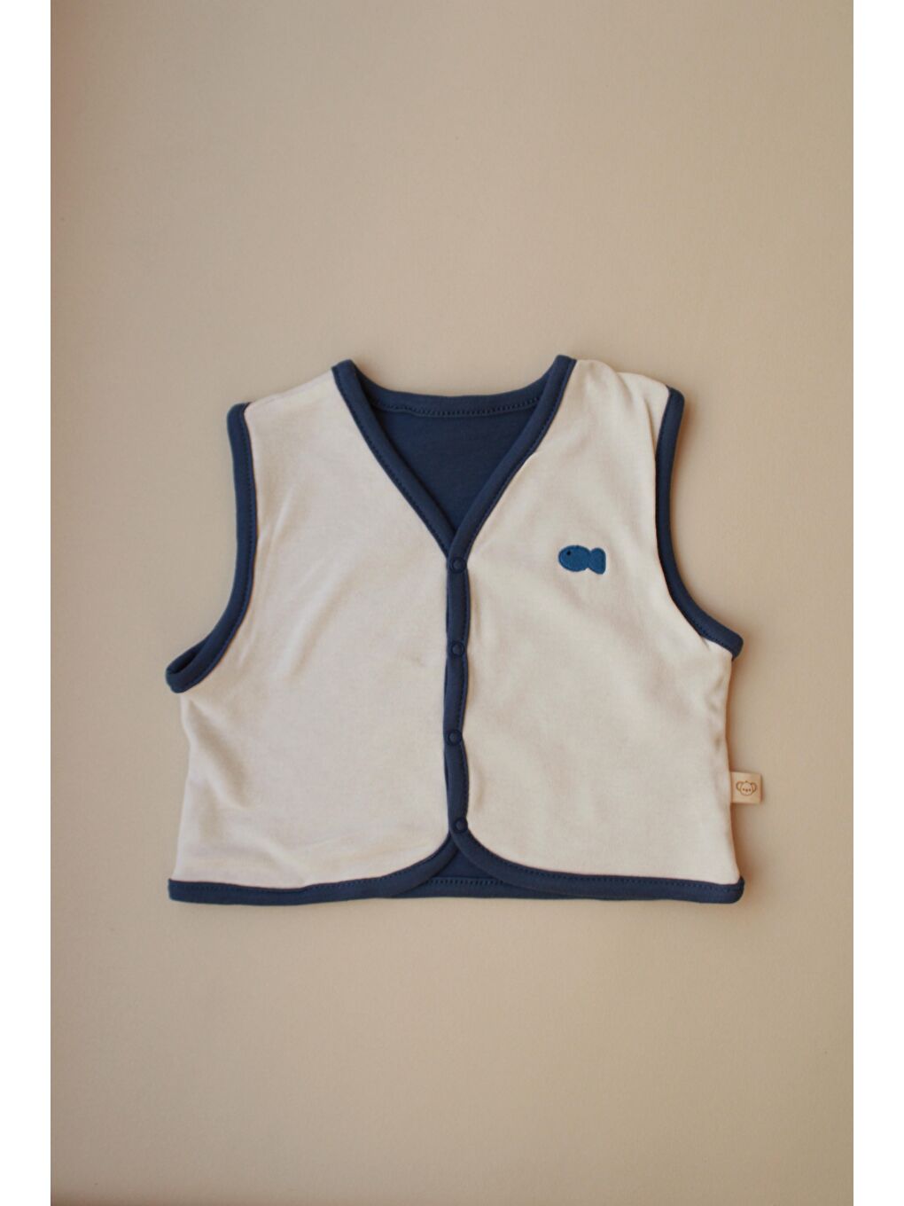 Ekru Balık Nakışlı Çift Taraflı Yelek