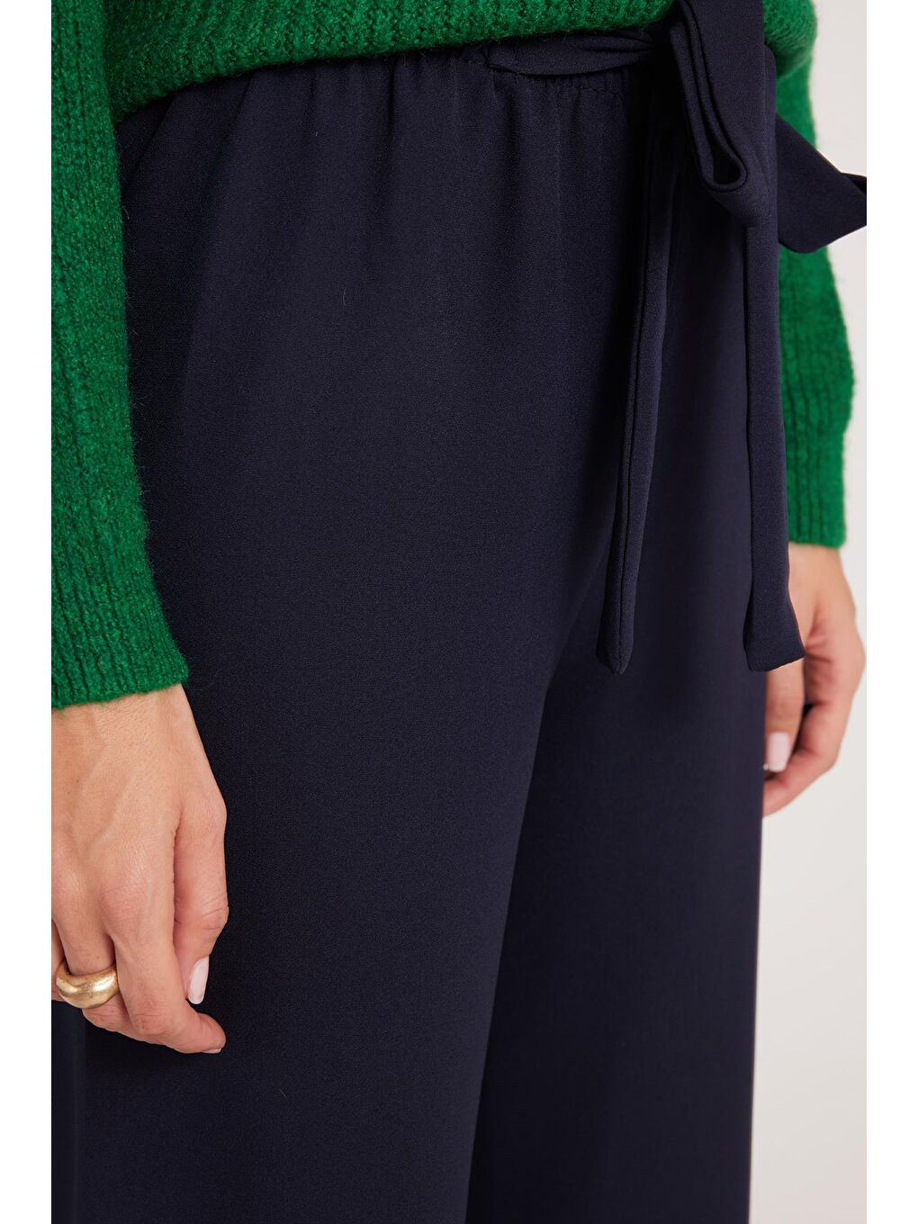 Kadın Relax Fit Rahat Kesim Lastikli Kuşak Bağlamalı Geniş Paça Lacivert Pantolon-2