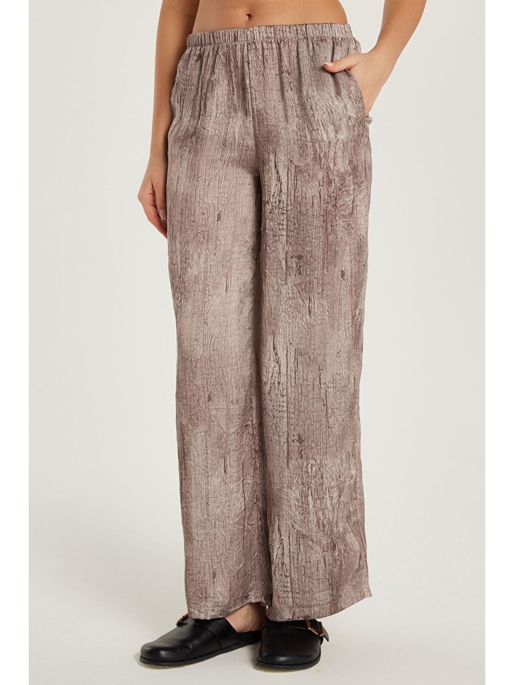 Bej Kadın Slim Fit Lastikli Baskılı Geniş Paça Vizon Pantolon