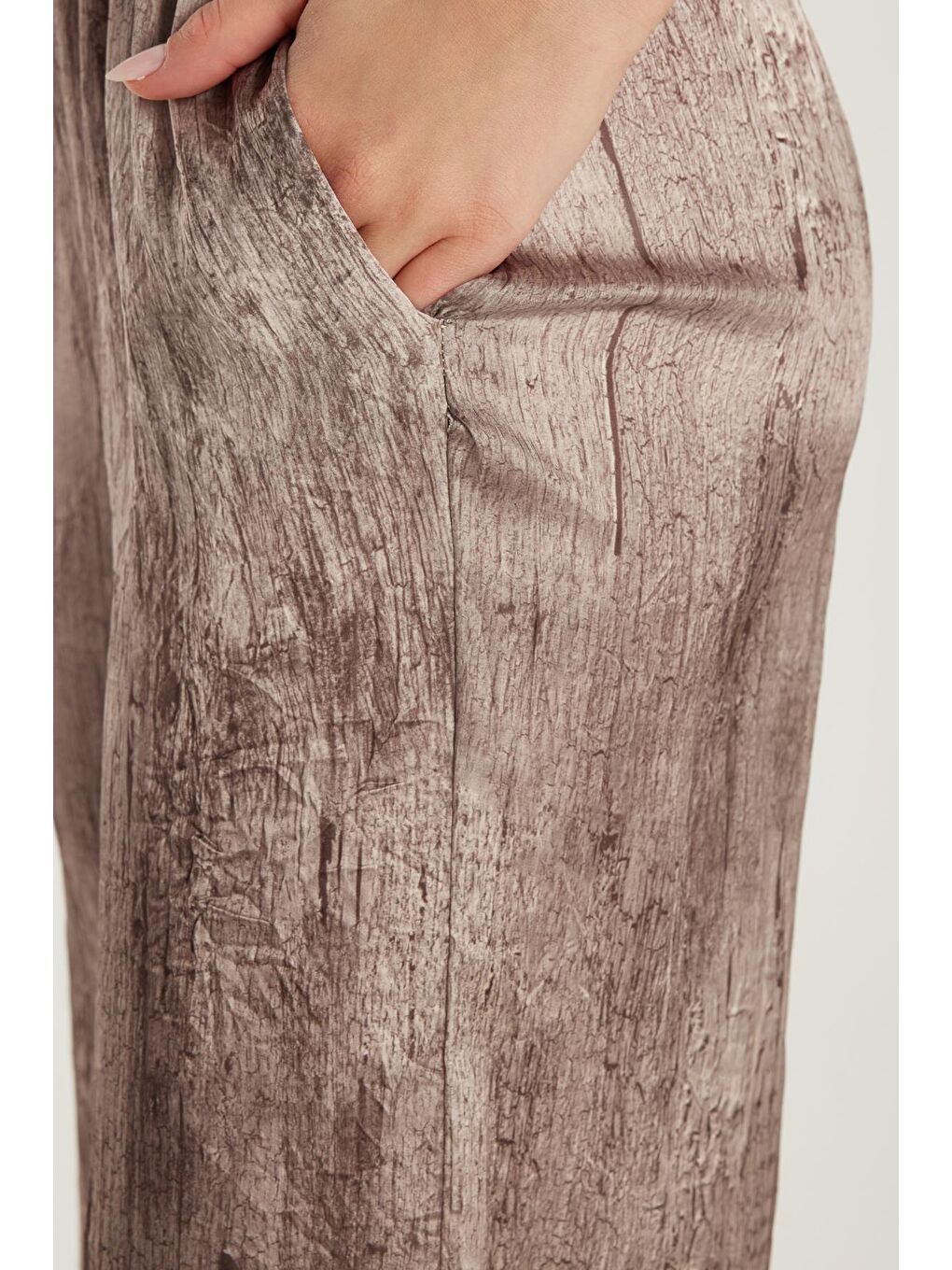 Bej Kadın Slim Fit Lastikli Baskılı Geniş Paça Vizon Pantolon-1