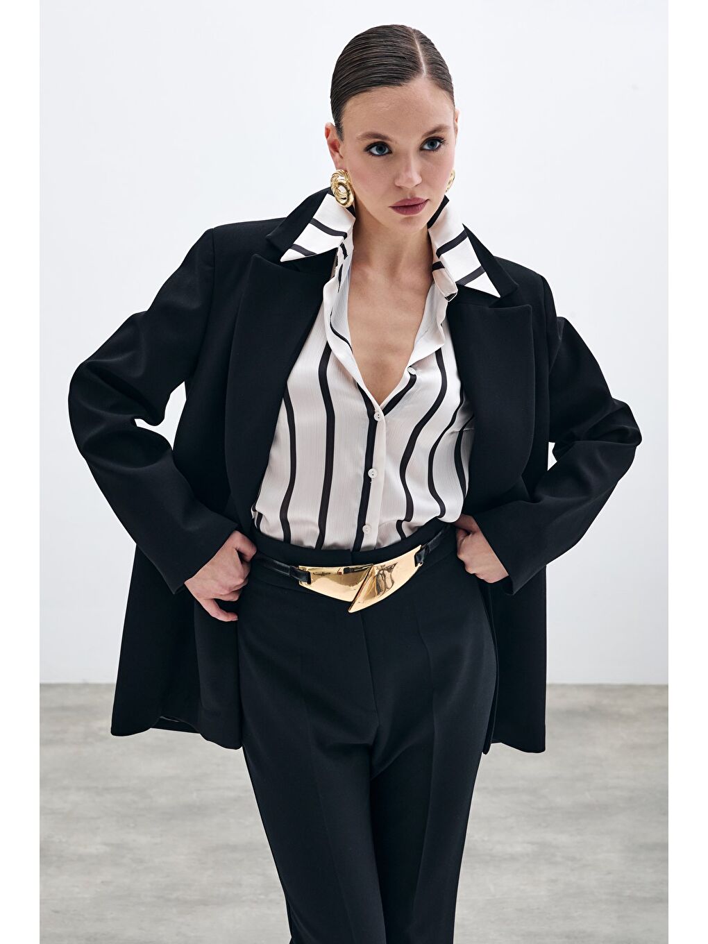 Ön Tek Düğmeli Uzun Ceket - Siyah-1