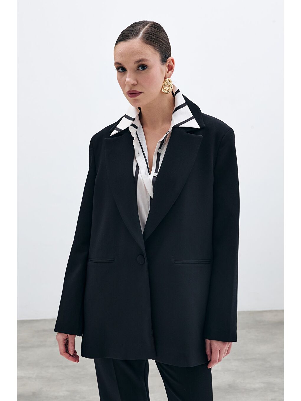 Ön Tek Düğmeli Uzun Ceket - Siyah-2