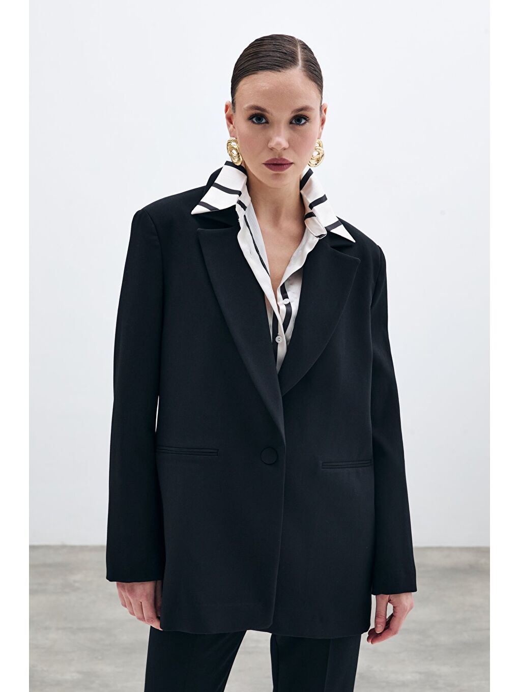 Ön Tek Düğmeli Uzun Ceket - Siyah-3