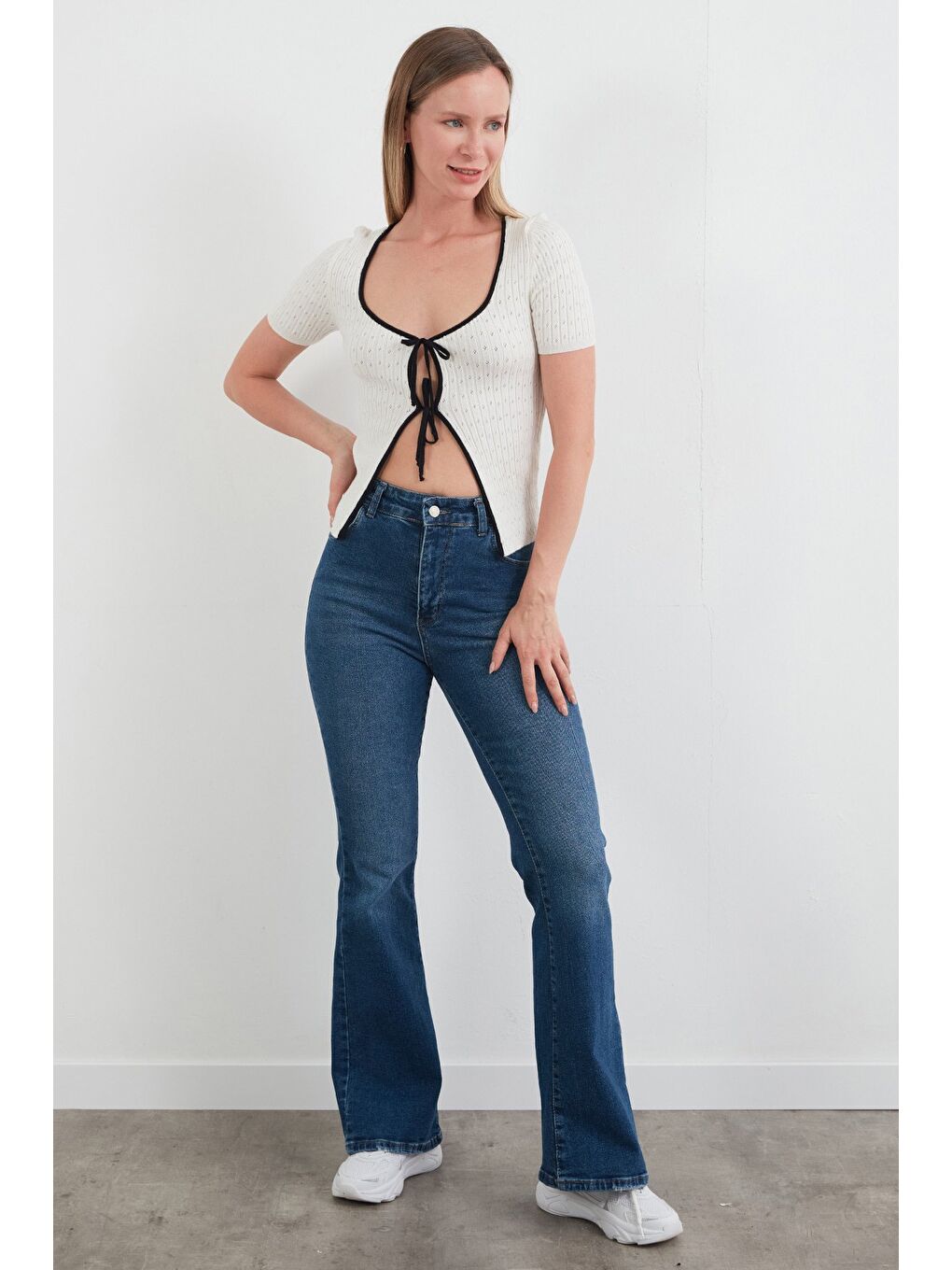 Beyaz Fitilli Bağlamalı Triko Bluz-1