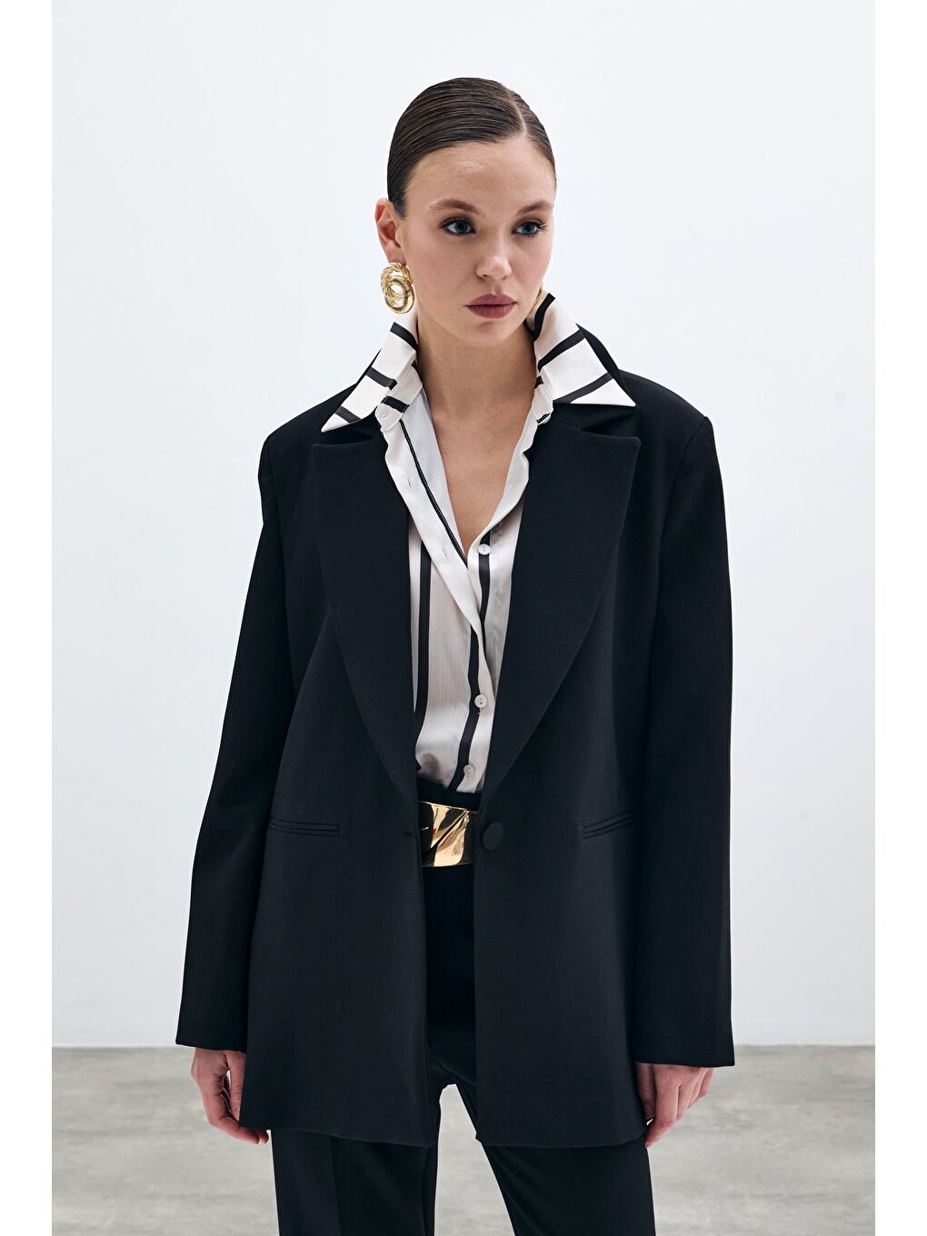 Ön Tek Düğmeli Uzun Ceket - Siyah-4