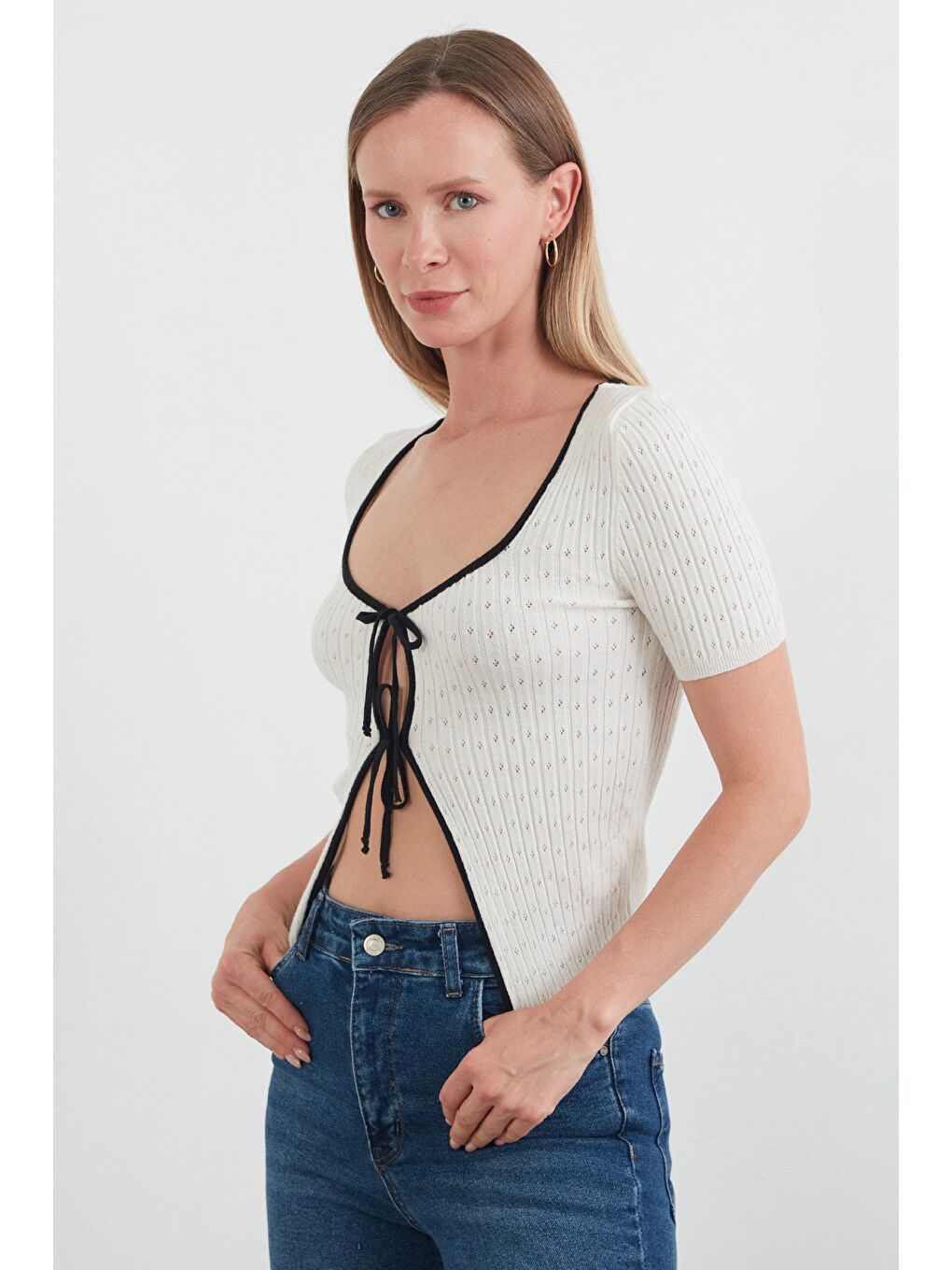 Beyaz Fitilli Bağlamalı Triko Bluz-2