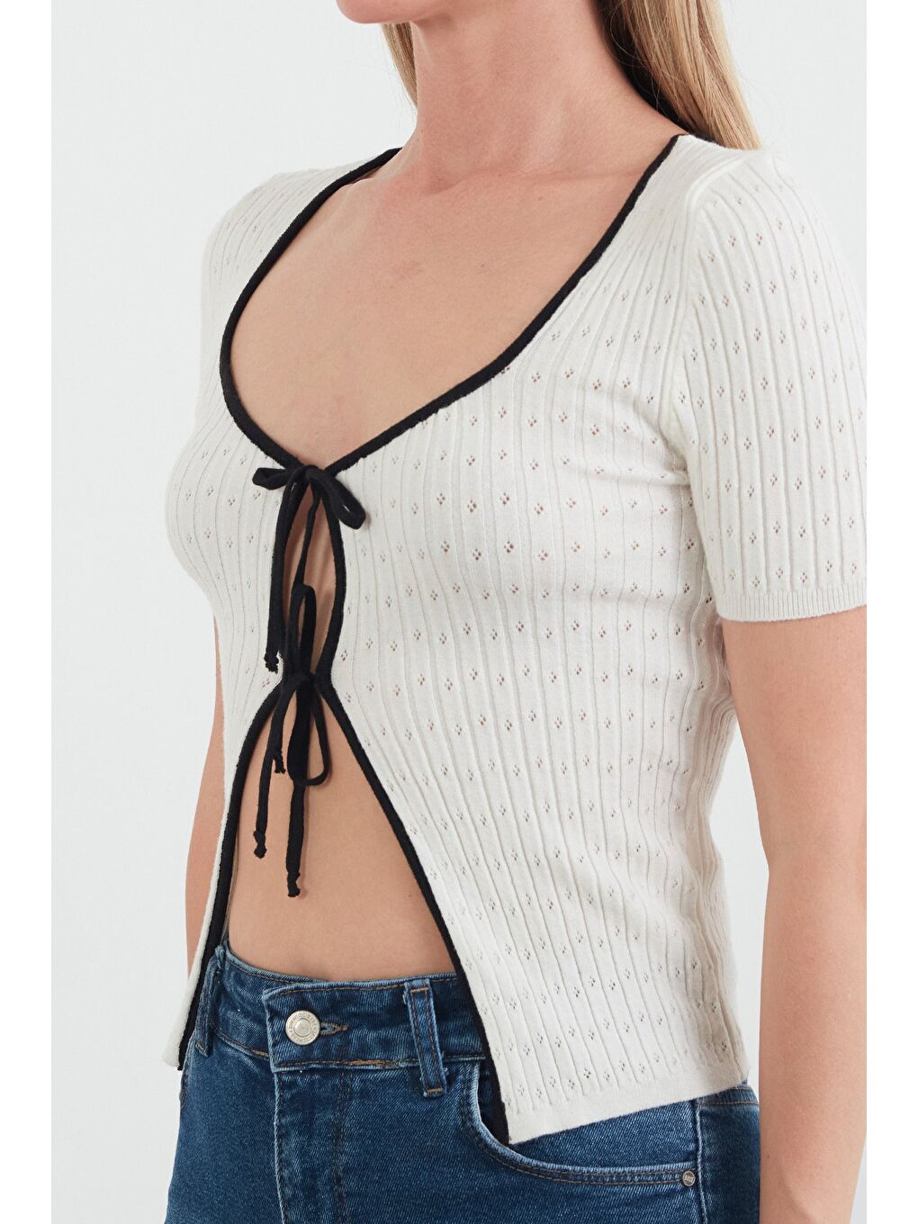 Beyaz Fitilli Bağlamalı Triko Bluz-4
