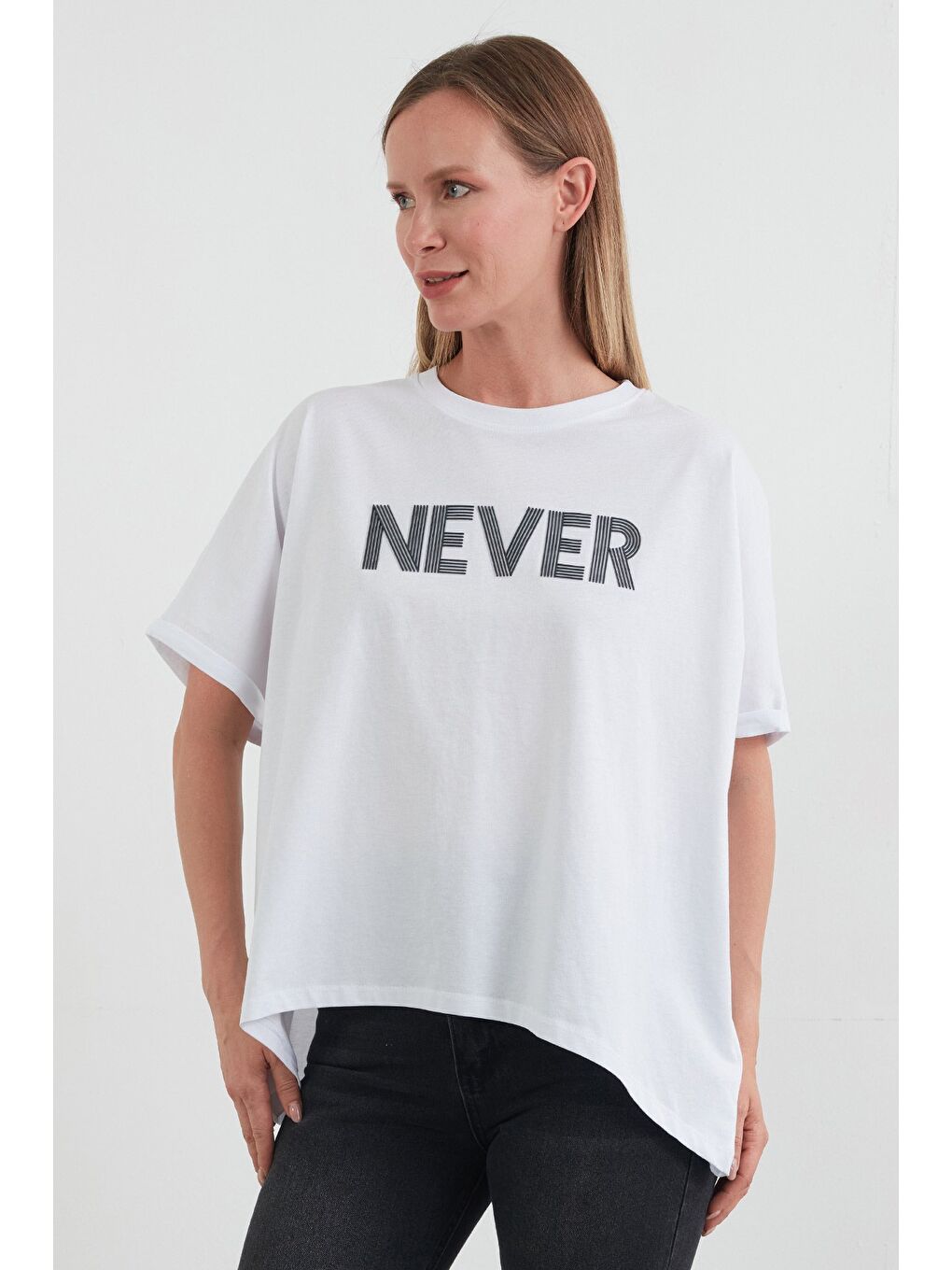Beyaz Never Yazı Kabartmalı Oversize Tişört-2