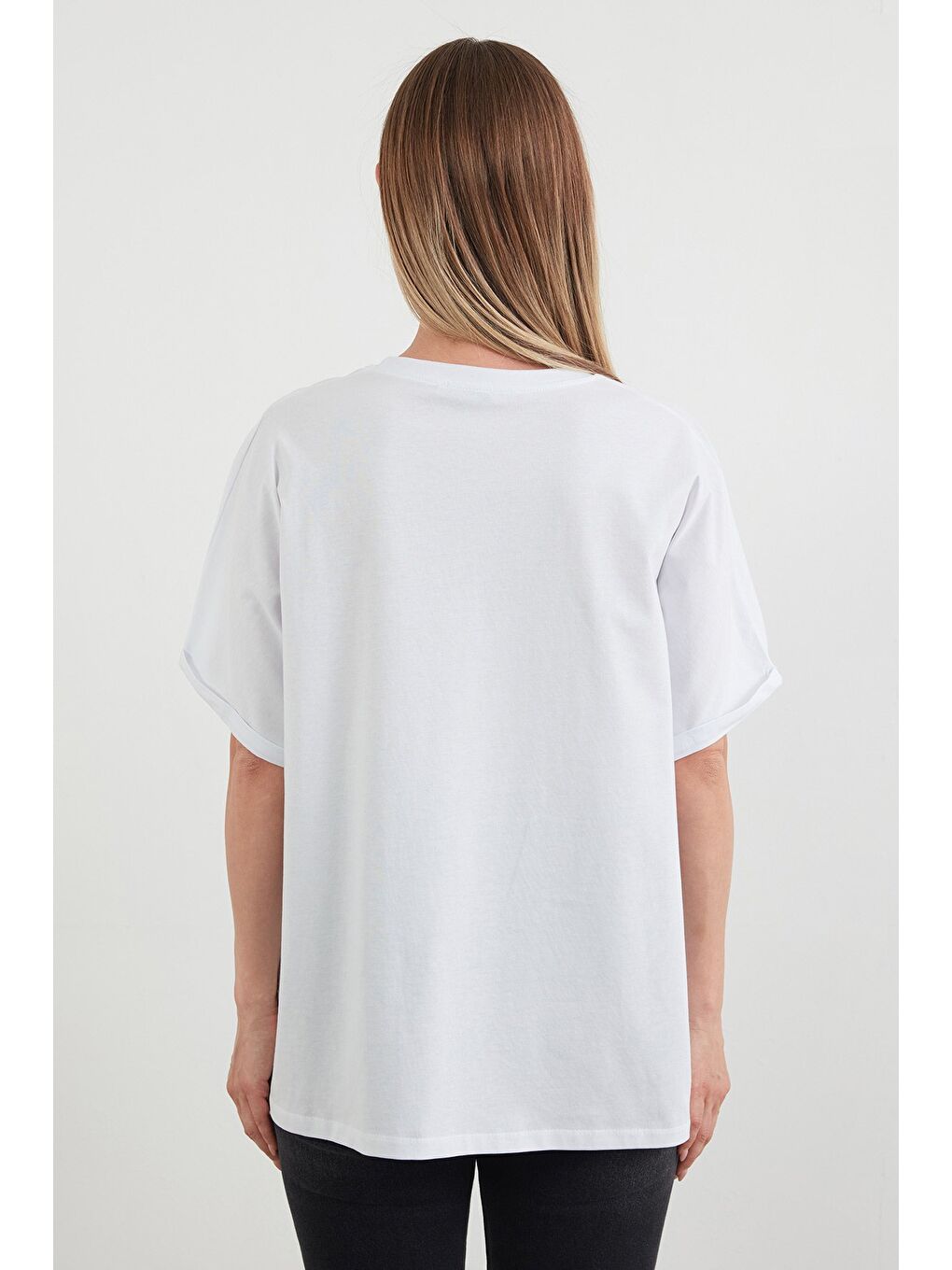 Beyaz Never Yazı Kabartmalı Oversize Tişört-3