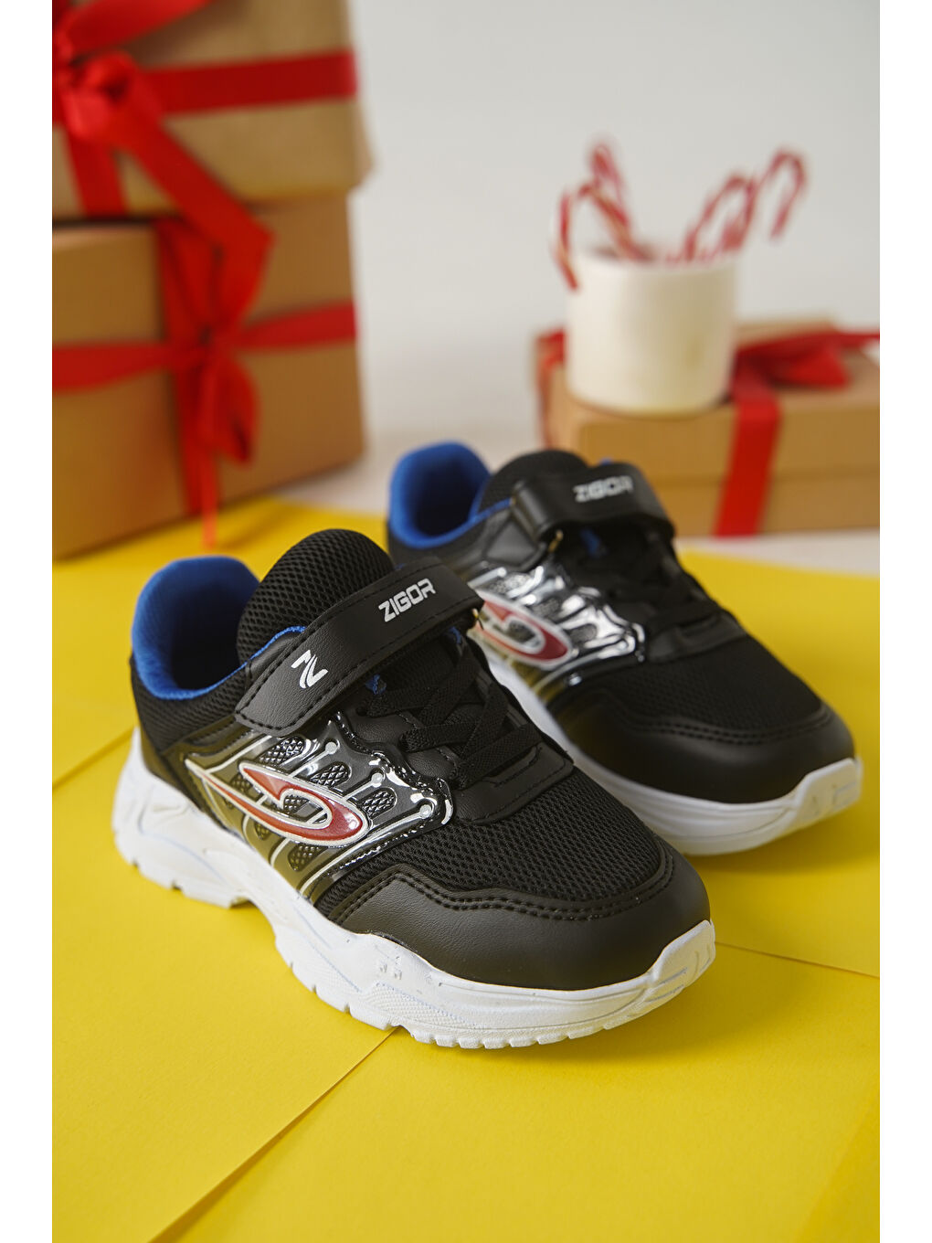 Siyah Tontik Cırtlı Çocuk Unisex Spor Ayakkabı