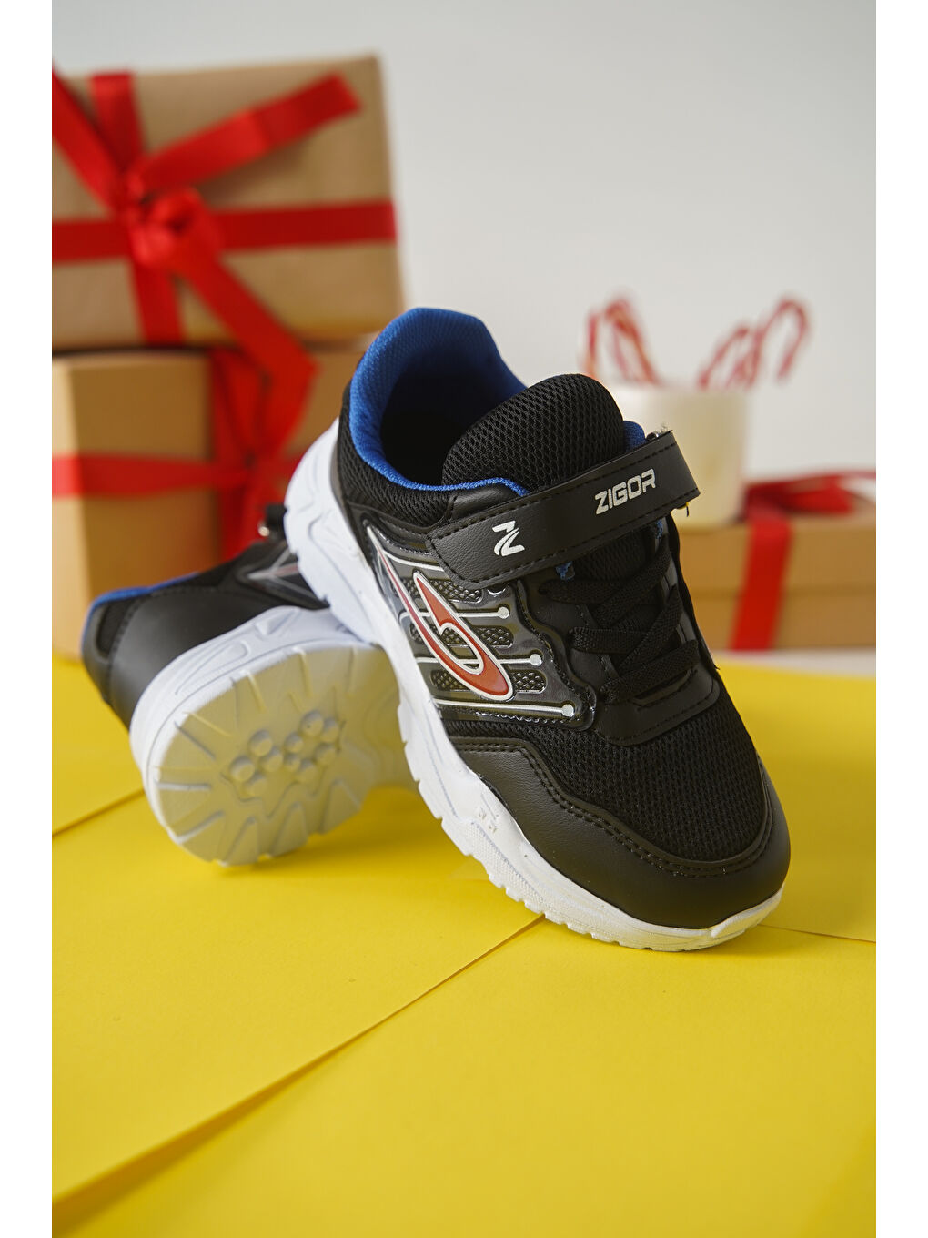 Siyah Tontik Cırtlı Çocuk Unisex Spor Ayakkabı-2