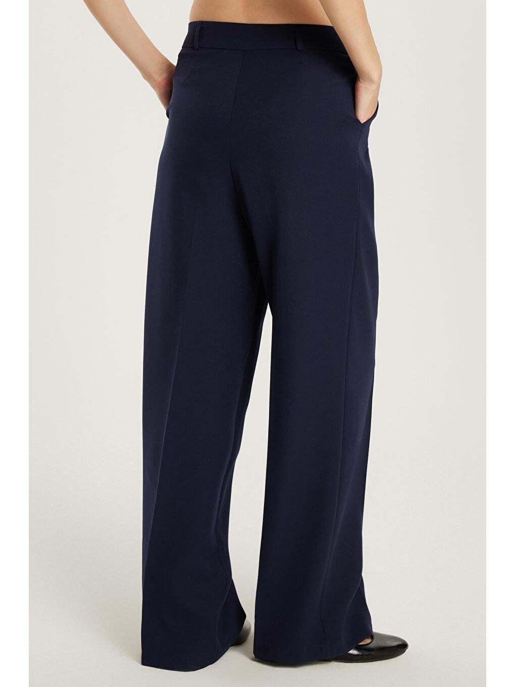 Kadın Regular Fit Pileli İspanyol Paça Lacivert Pantolon-4