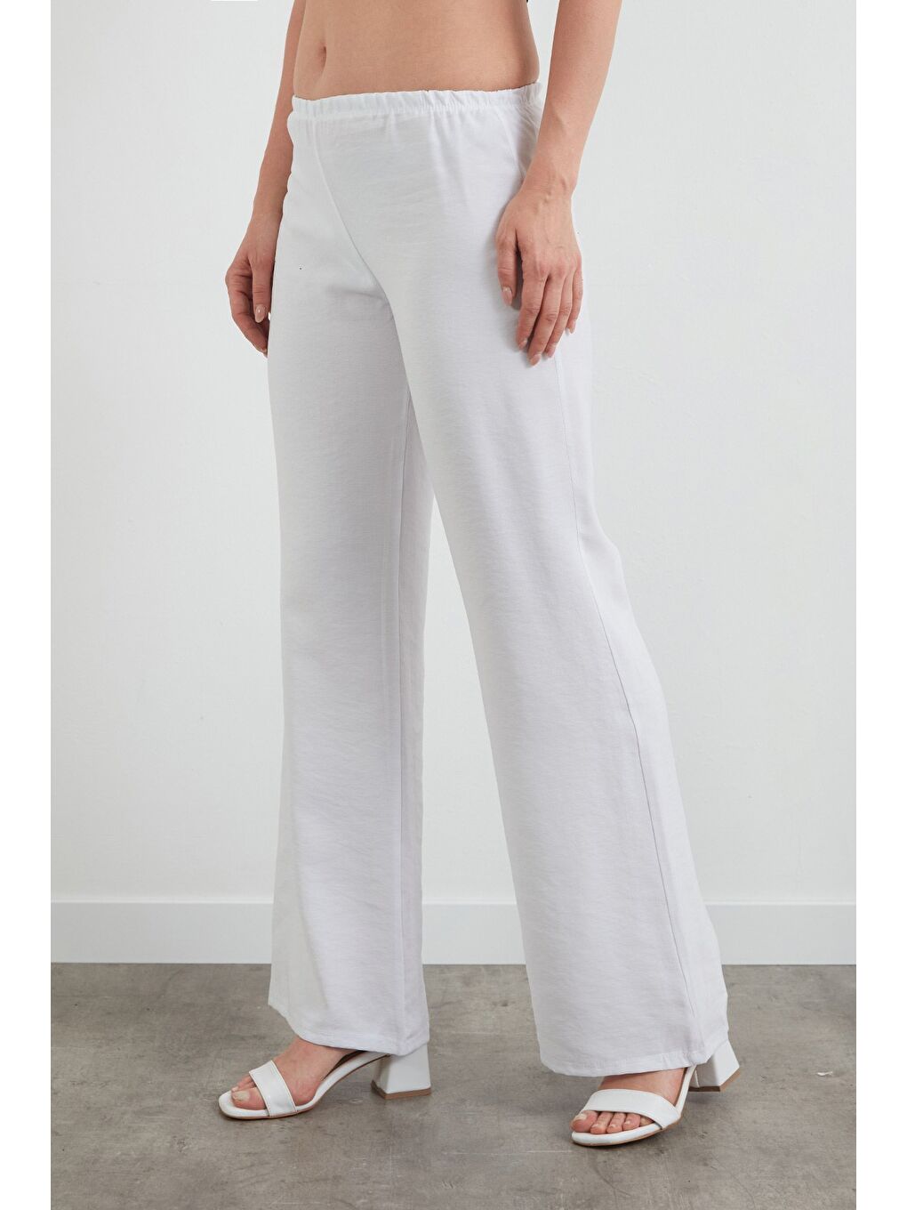 Beyaz Beli Lastikli Düşük Bel Modal Palazzo Pantolon-1