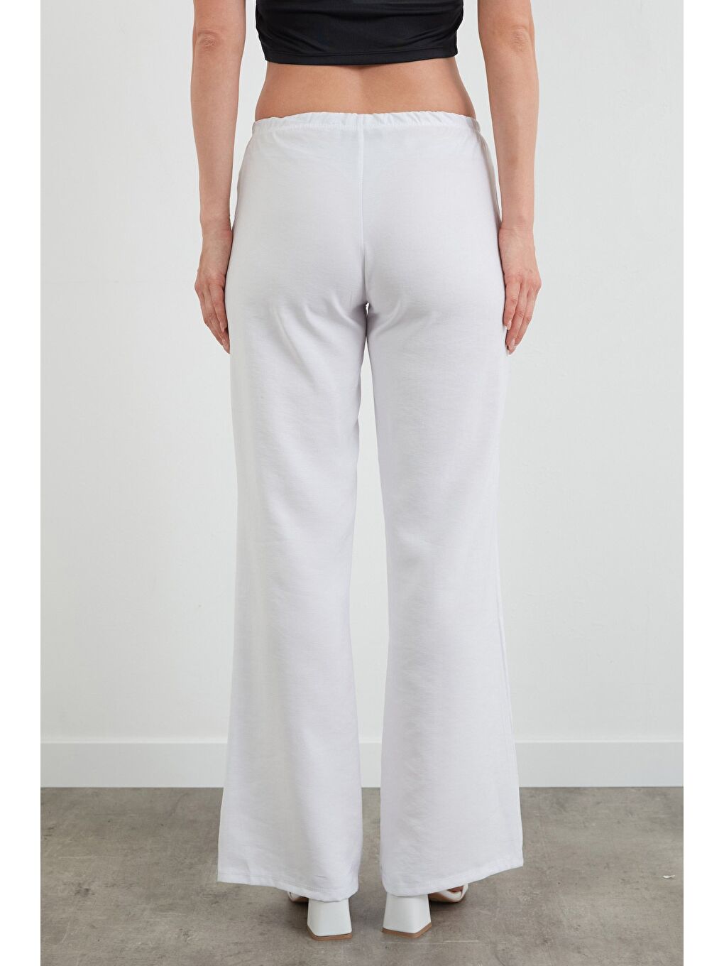 Beyaz Beli Lastikli Düşük Bel Modal Palazzo Pantolon-3