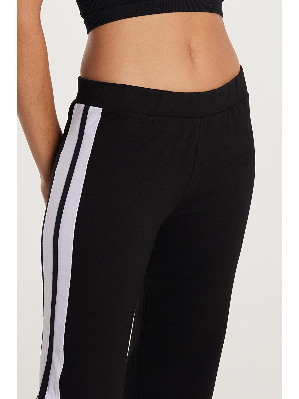 Kadın Slim Fit Dar Kesim Beli Lastikli İspanyol Paça Siyah Pantolon-1