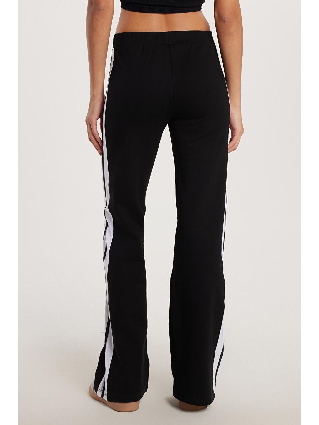 Kadın Slim Fit Dar Kesim Beli Lastikli İspanyol Paça Siyah Pantolon-3