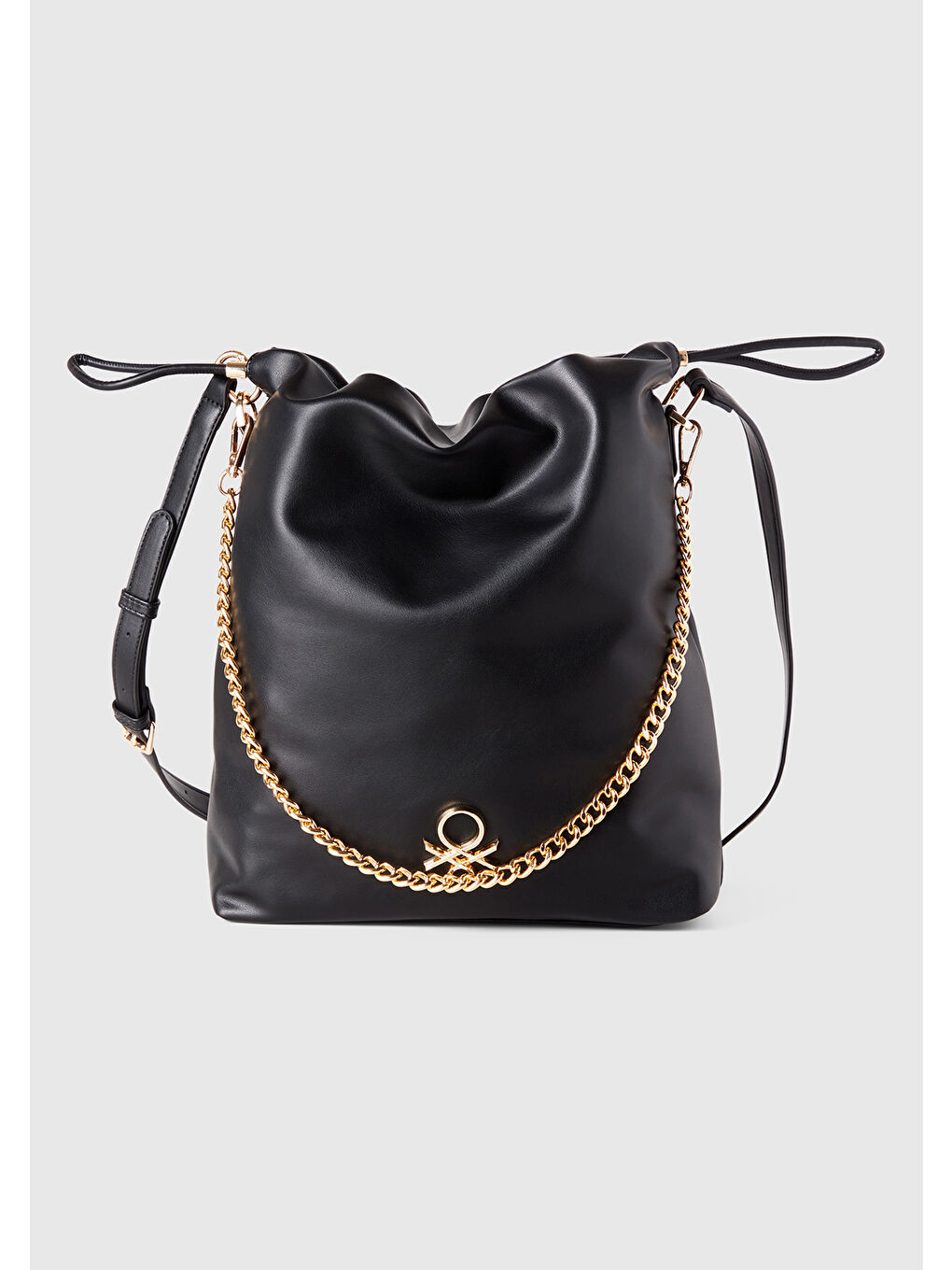 Kadın Siyah Napa Efektli 3D Logolu Zincir Detaylı Büzme İpli Çanta
