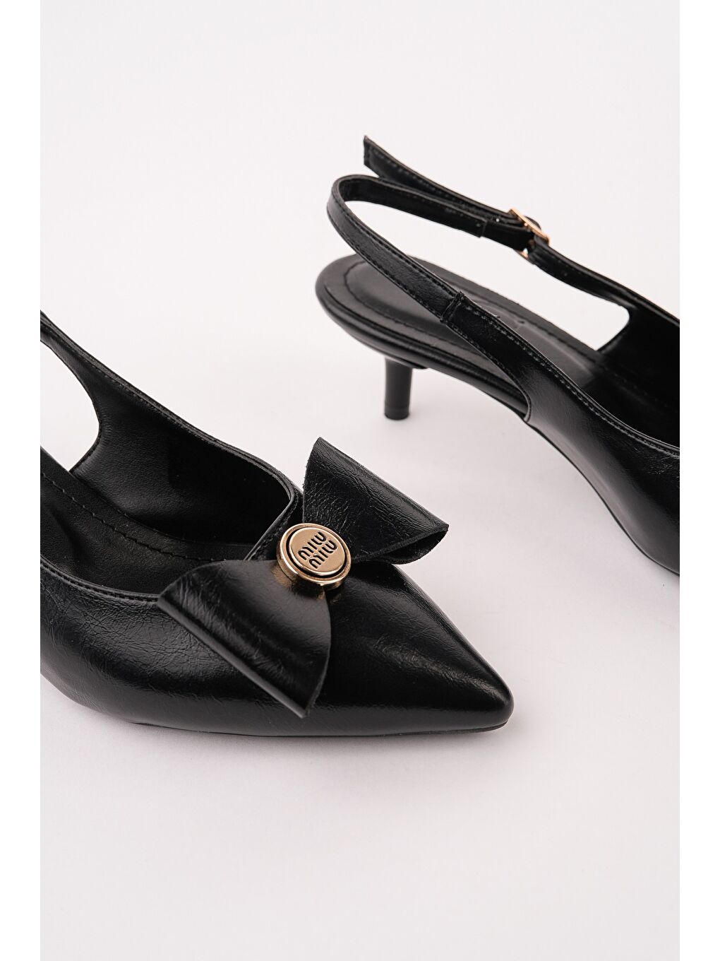 Siyah LORESTA Fiyonklu Gold Detaylı Sivri Burun Arkası Açık Kadın Topuklu Ayakkabı-2