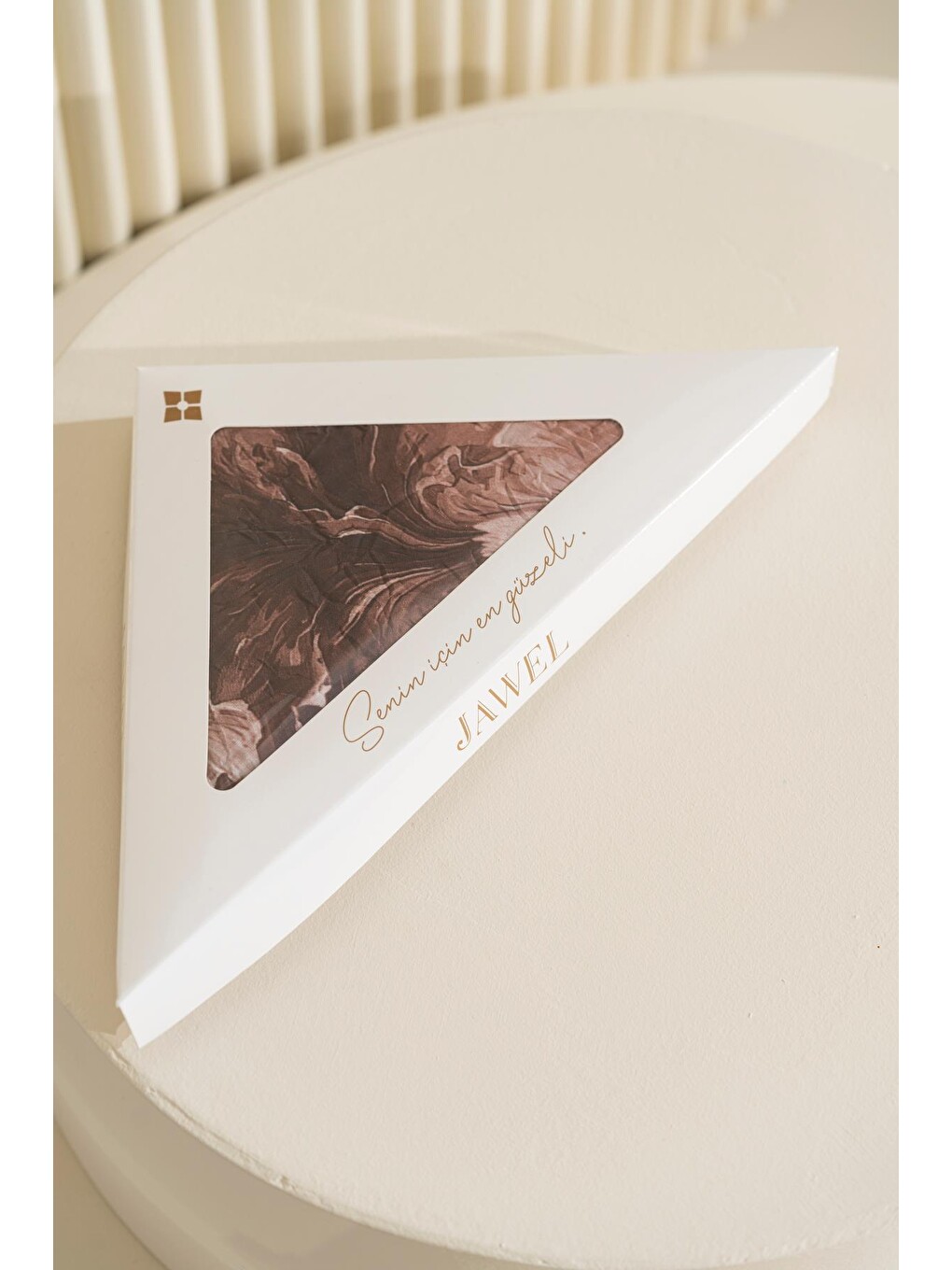 Kahverengi Desenli Kırışık Dokulu Bloom Soft Şal-2