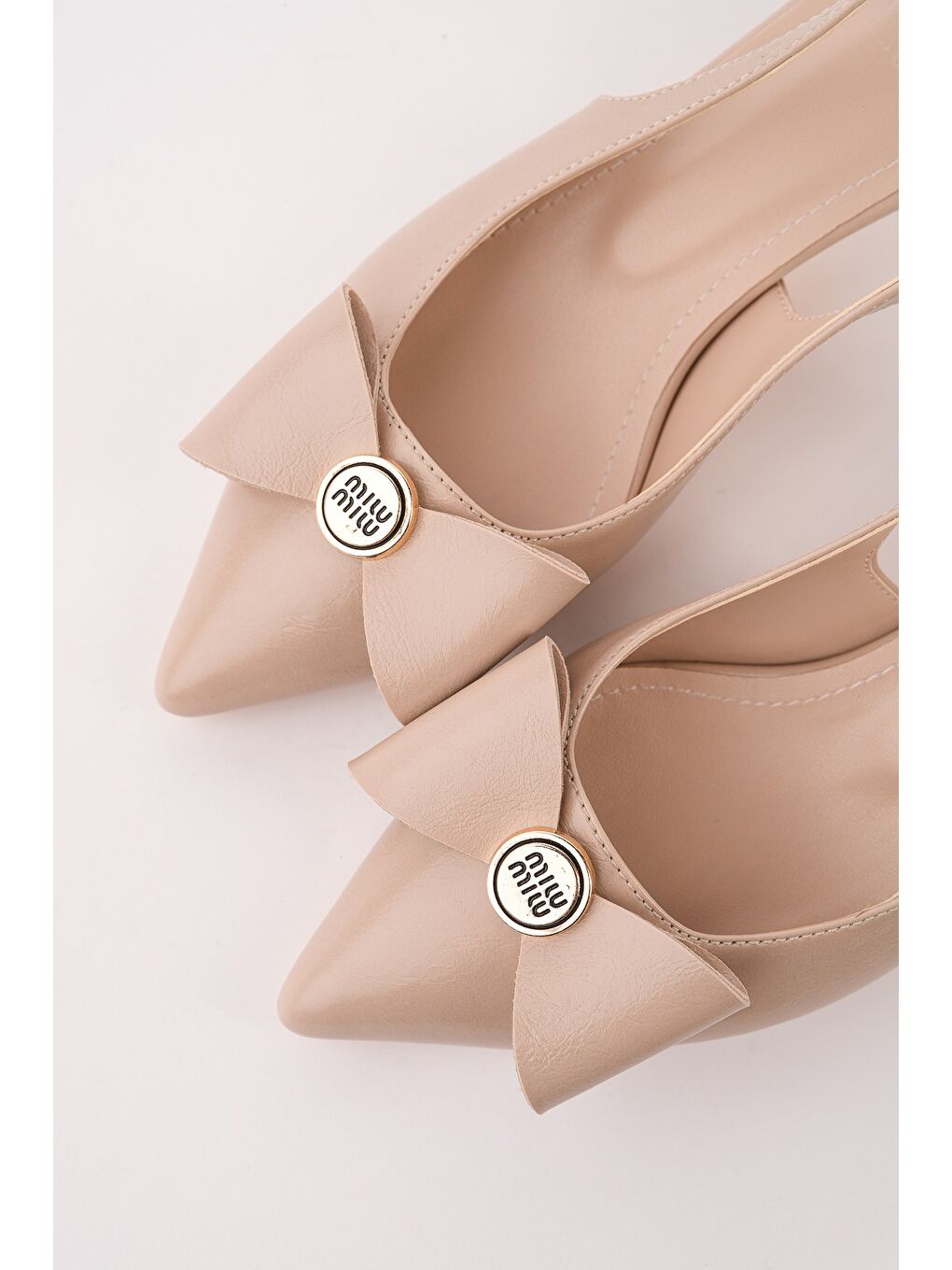 Bej LORESTA Fiyonklu Gold Detaylı Sivri Burun Arkası Açık Kadın Topuklu Ayakkabı-4