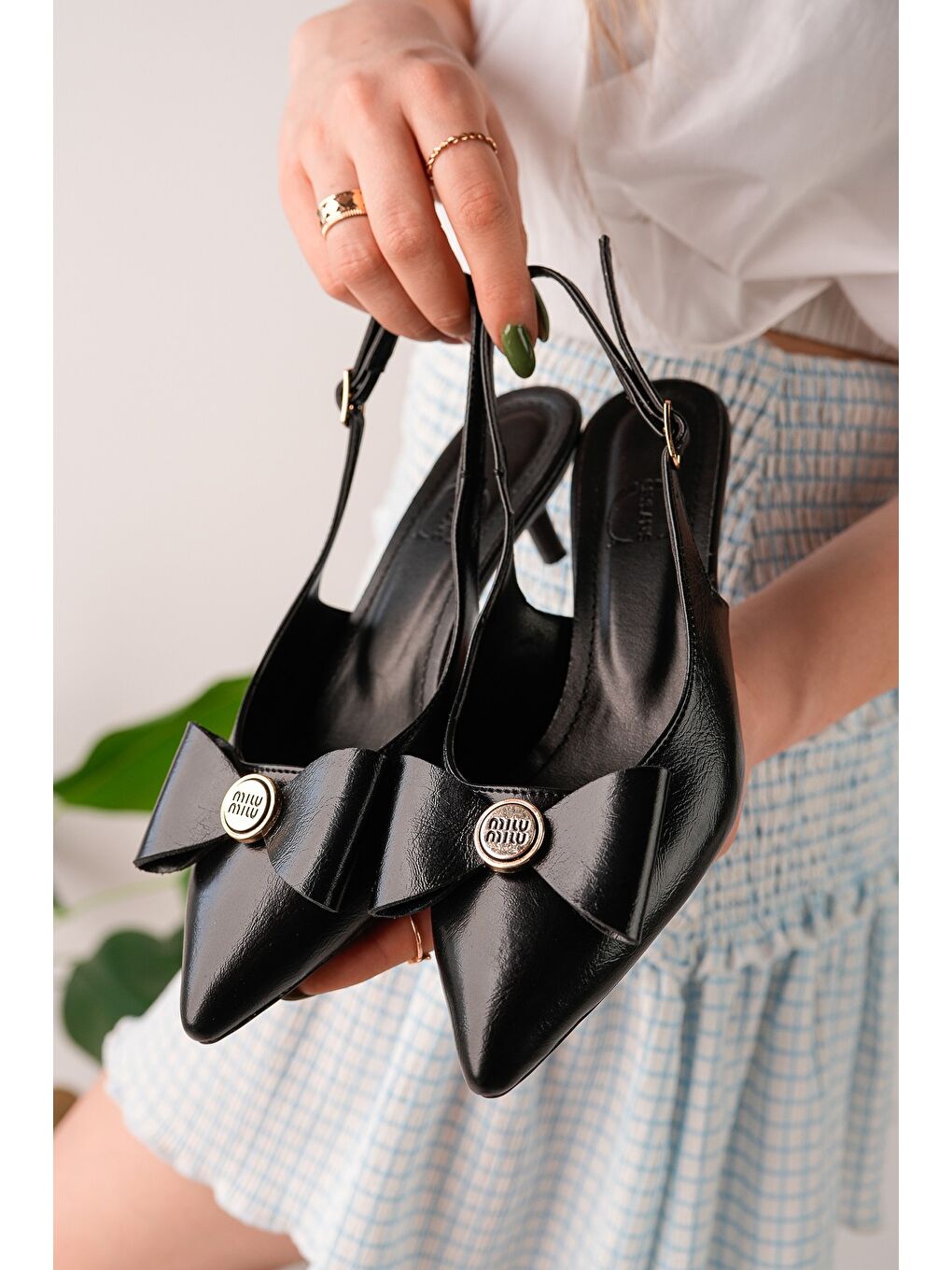 Siyah LORESTA Fiyonklu Gold Detaylı Sivri Burun Arkası Açık Kadın Topuklu Ayakkabı-7