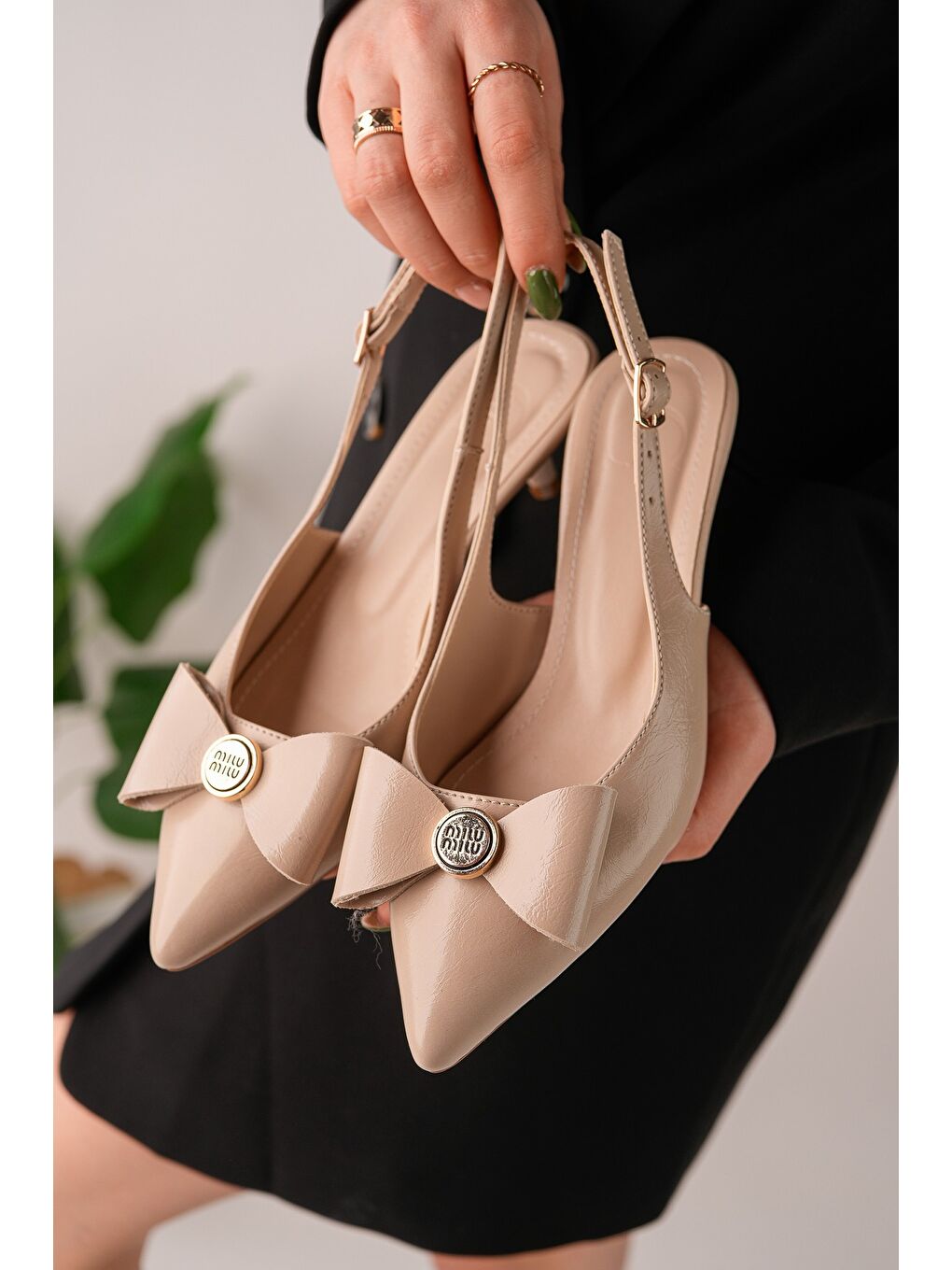 Bej LORESTA Fiyonklu Gold Detaylı Sivri Burun Arkası Açık Kadın Topuklu Ayakkabı-8