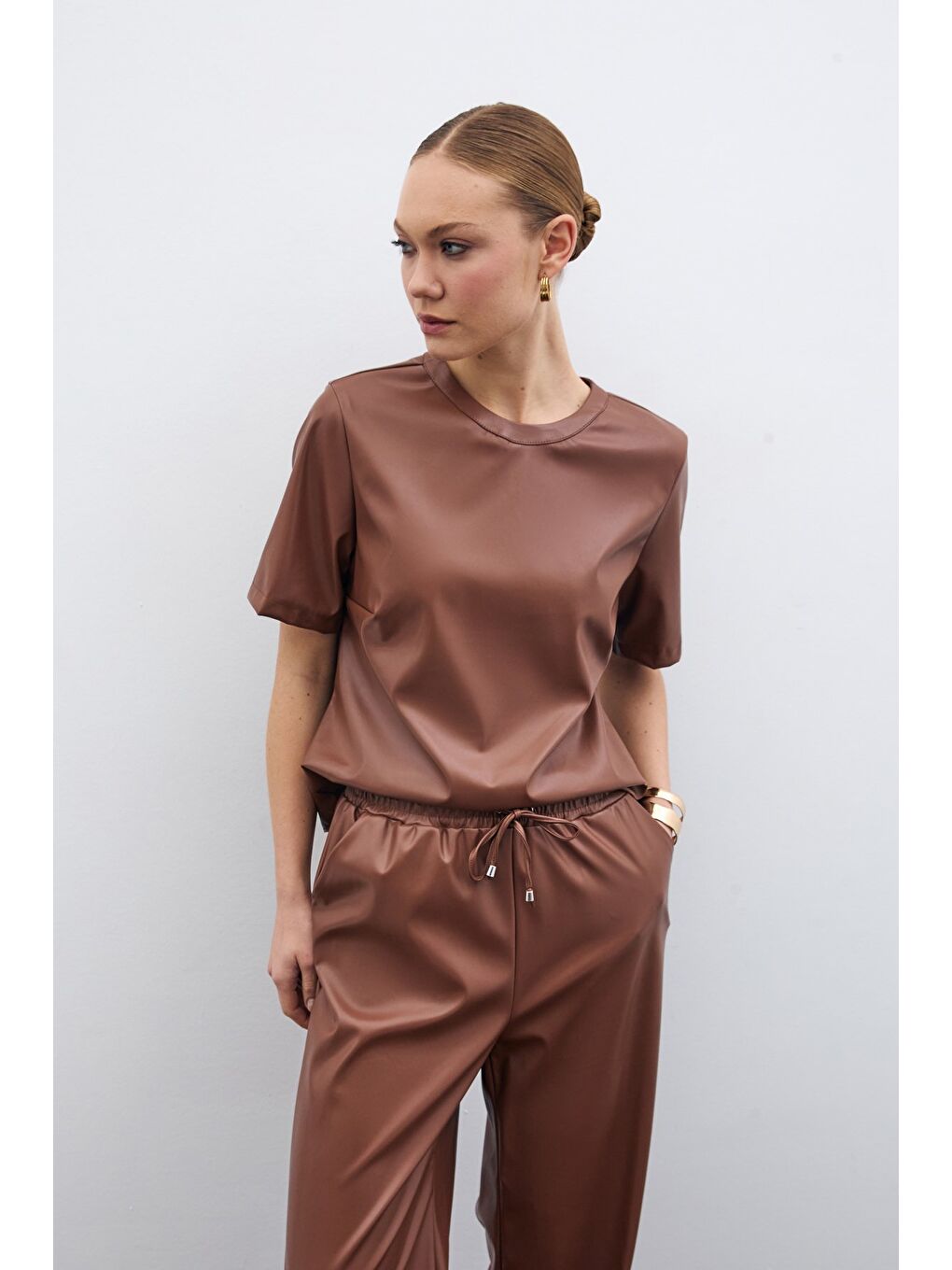 Kahverengi Kısa Kol Deri Bluz - Kahve-1