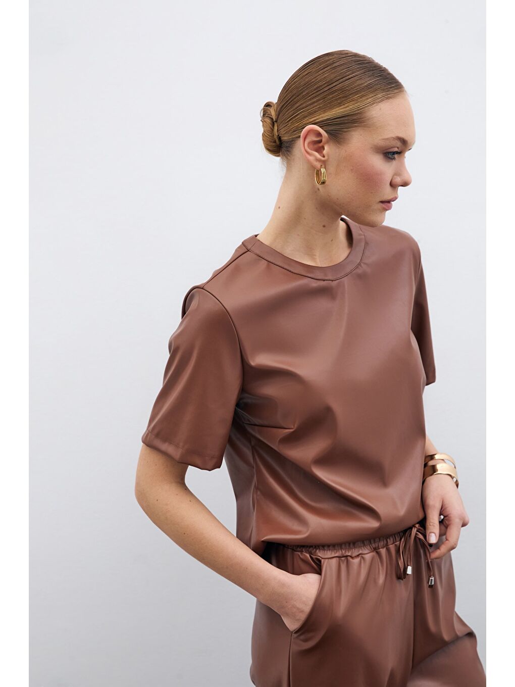 Kahverengi Kısa Kol Deri Bluz - Kahve-2