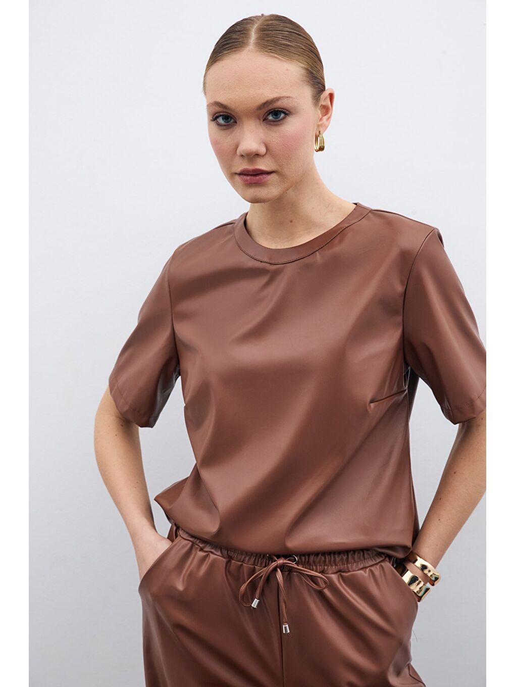 Kahverengi Kısa Kol Deri Bluz - Kahve-3