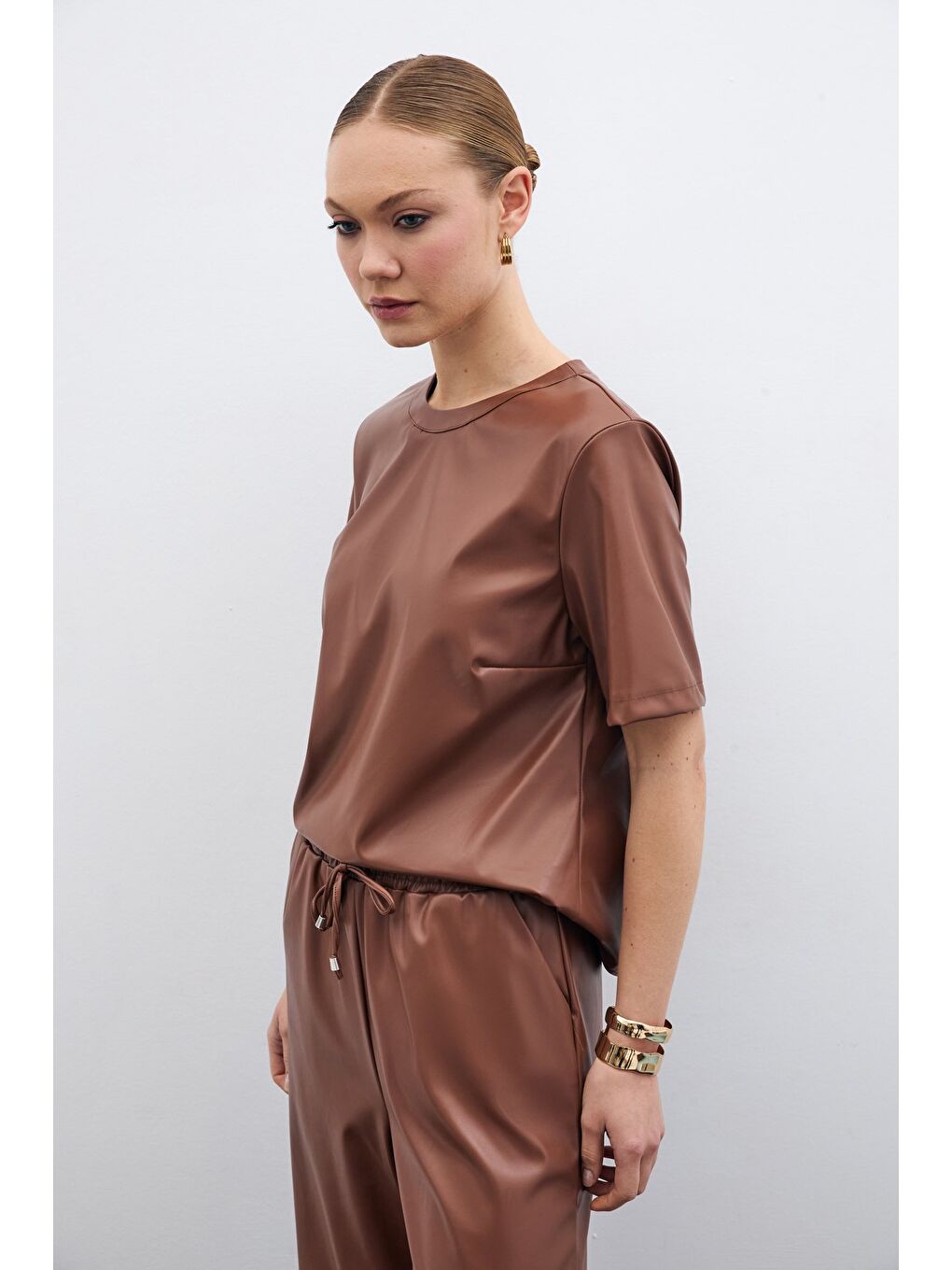 Kahverengi Kısa Kol Deri Bluz - Kahve-4