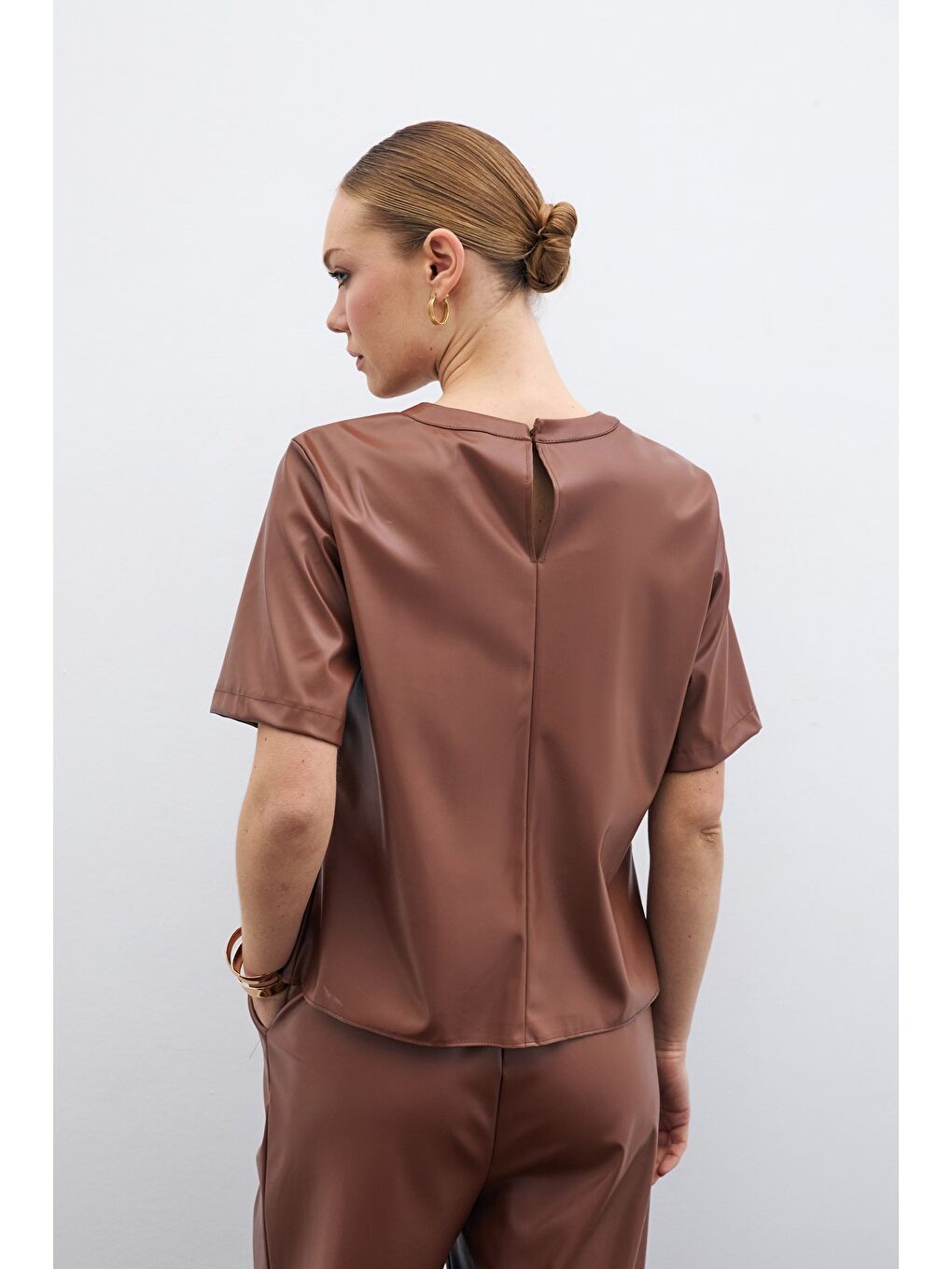 Kahverengi Kısa Kol Deri Bluz - Kahve-5