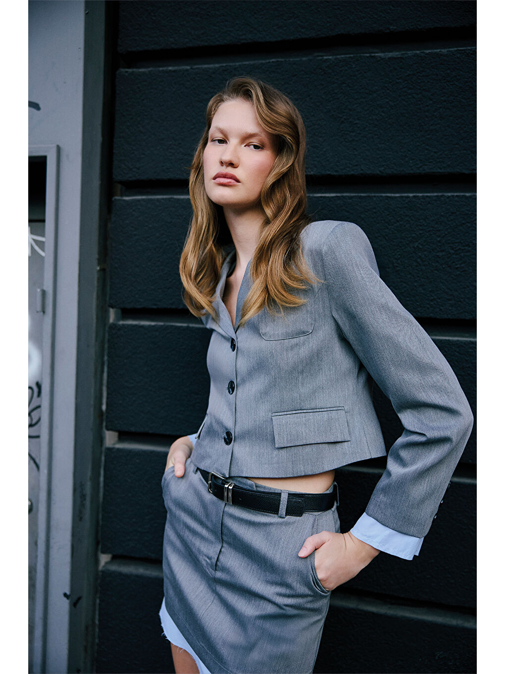 Kumaş Garnili Cep Detaylı Crop Blazer Ceket Gri