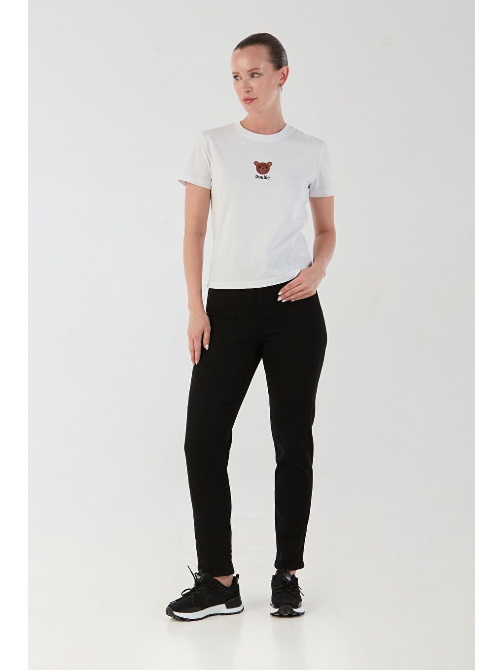 Beyaz Ayıcık Ve Yazı Nakışlı  Tişört-1