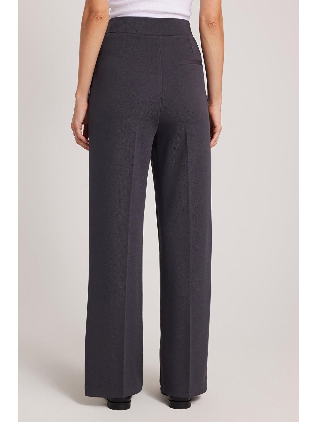 Kadın Regular Fit Klasik Kesim Cırt Kapamalı Geniş Paça Antrasit Pantolon-6