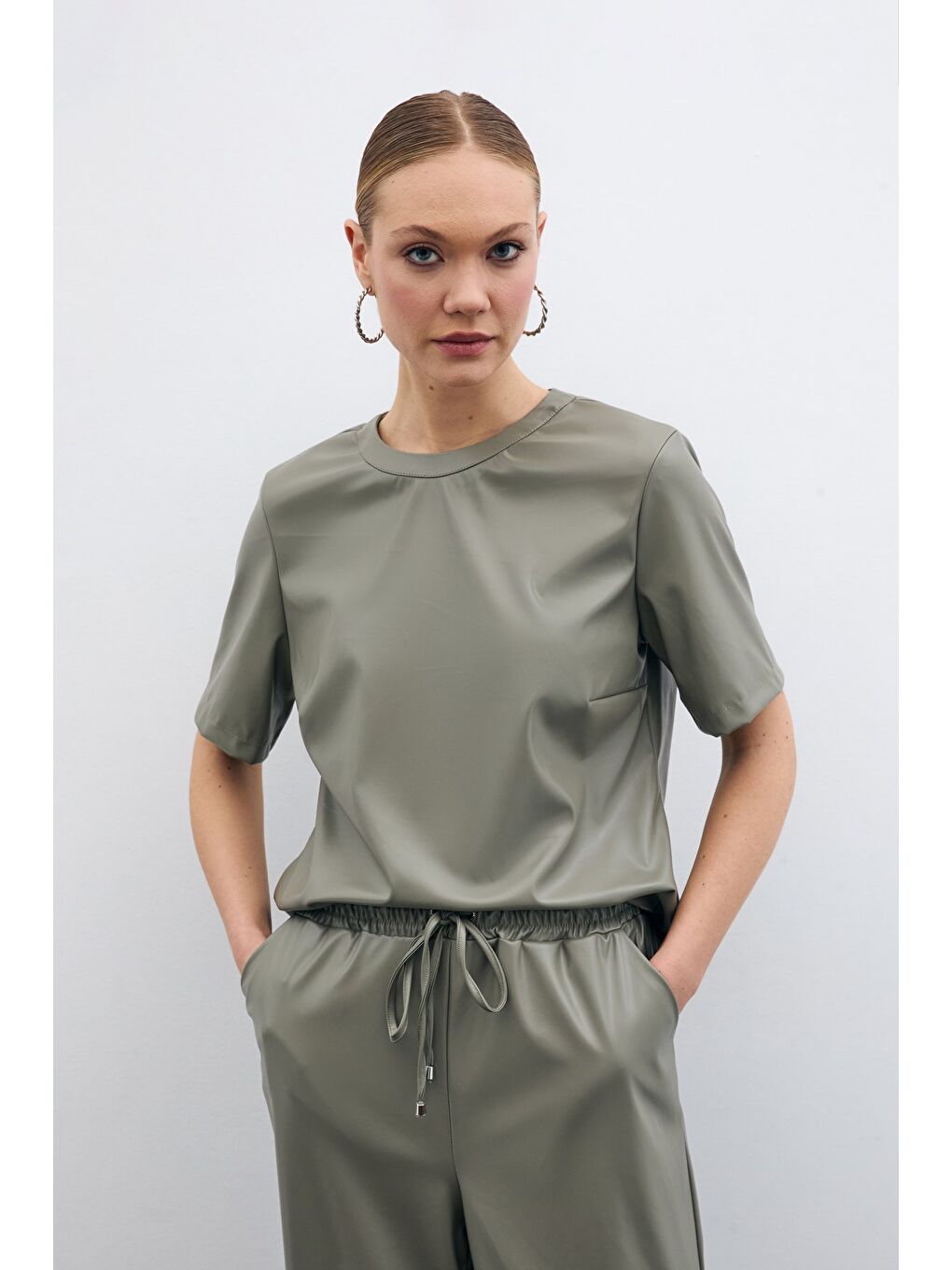 Kısa Kol Deri Bluz - Çağla Yeşili-1