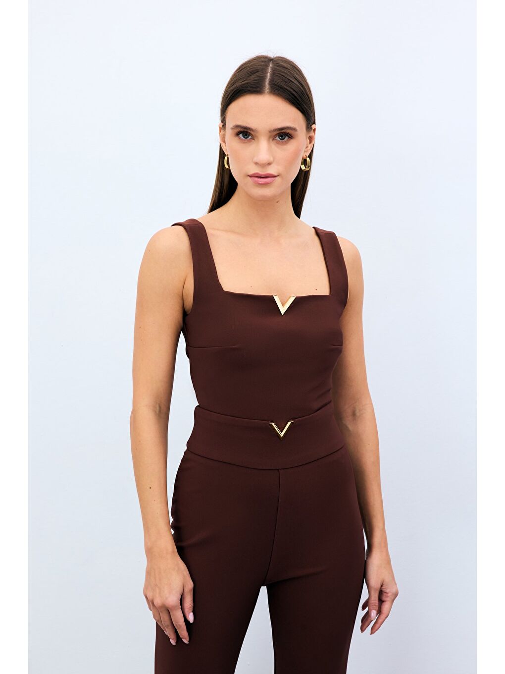 Kahverengi Yaka Gold Aksesuarlı Bluz - Kahve-1