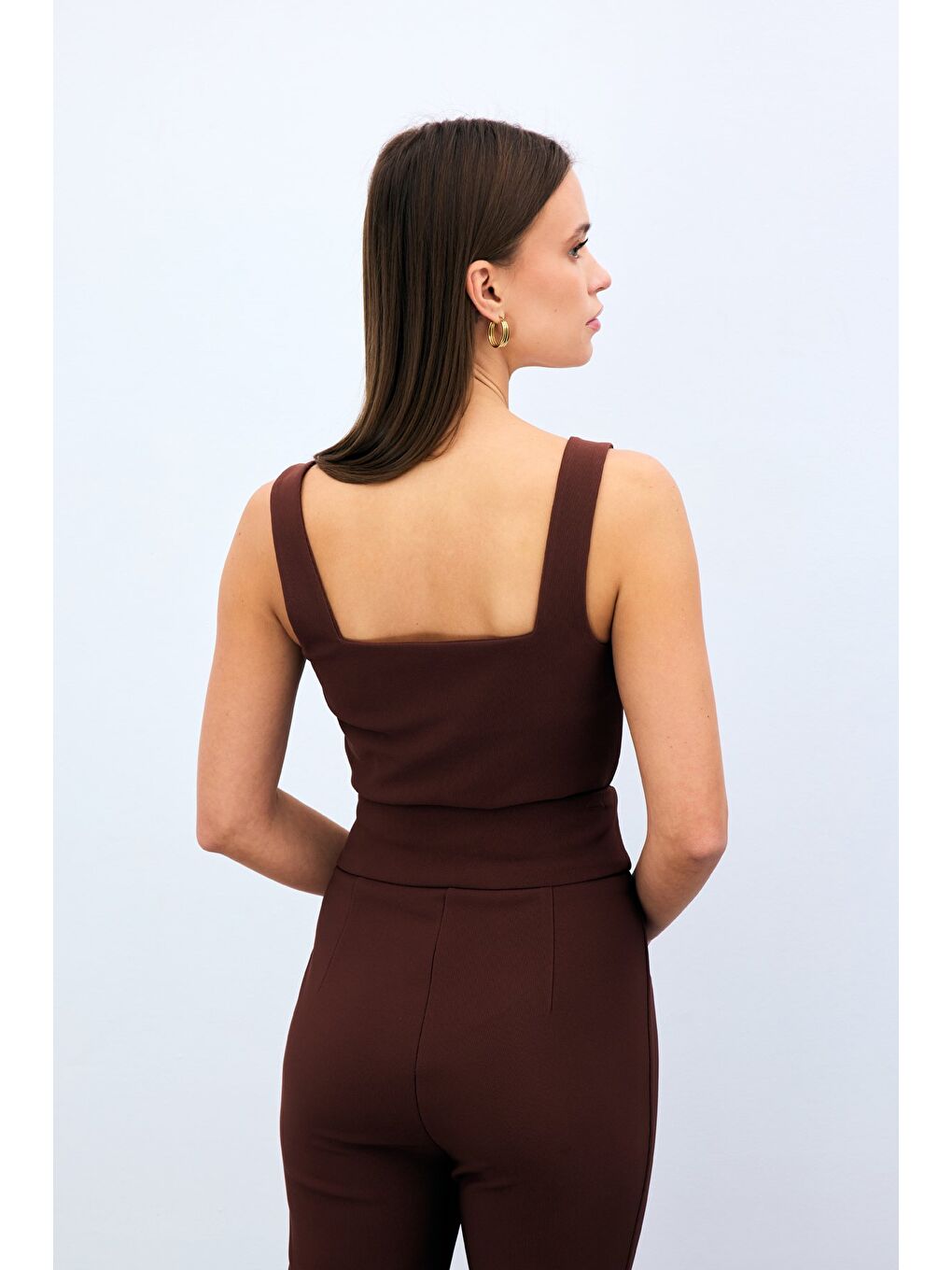 Kahverengi Yaka Gold Aksesuarlı Bluz - Kahve-4