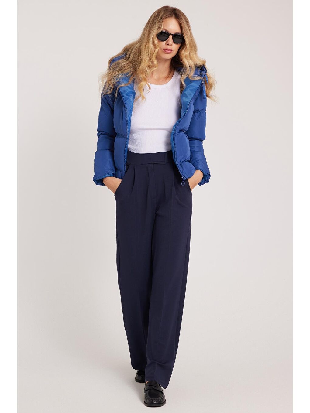 Kadın Regular Fit Klasik Kesim Cırt Kapamalı Geniş Paça Lacivert Pantolon-1